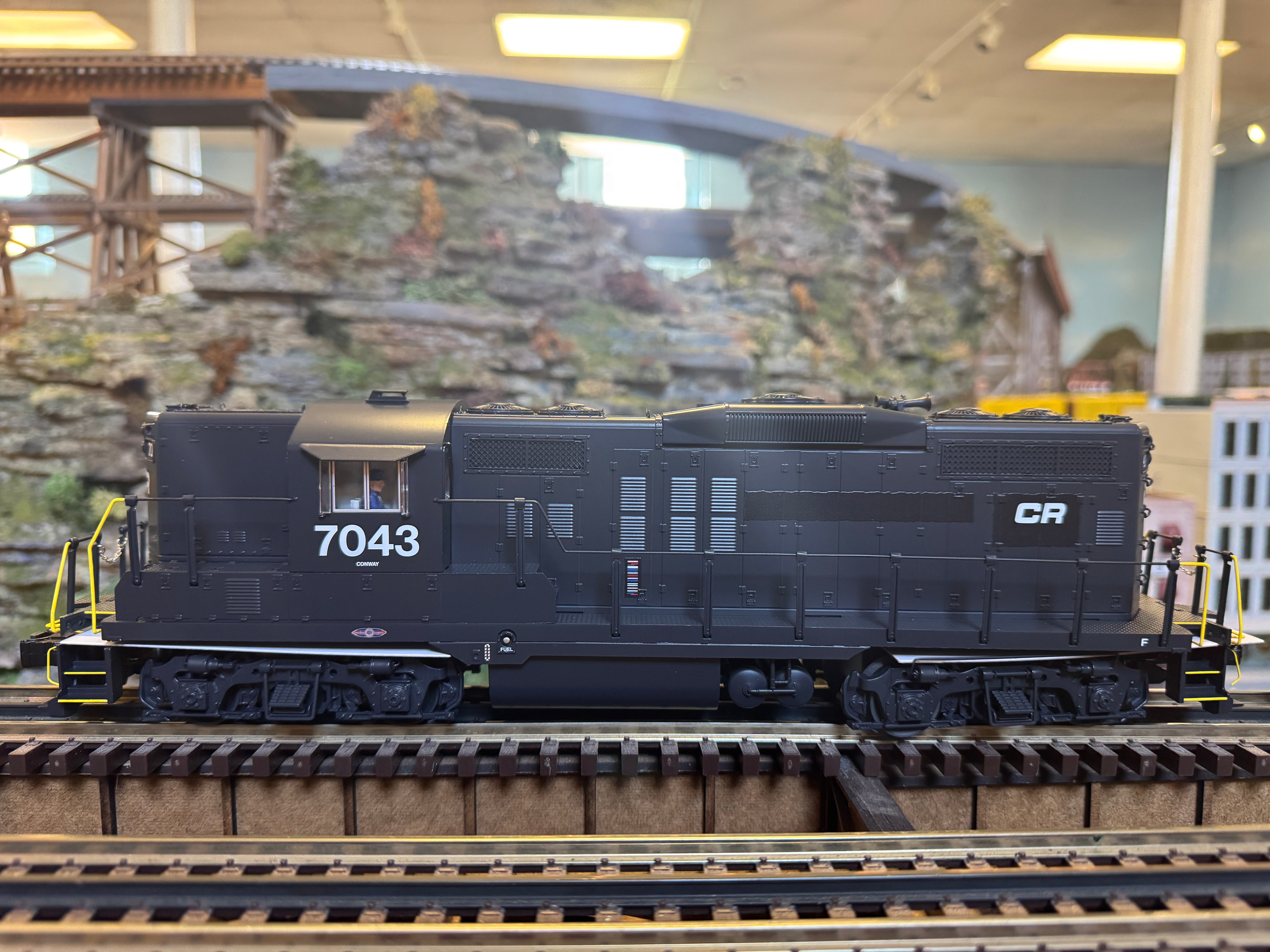 Lionel 2433372 - Legacy GP9 Diesel Locomotive "Conrail" #7043