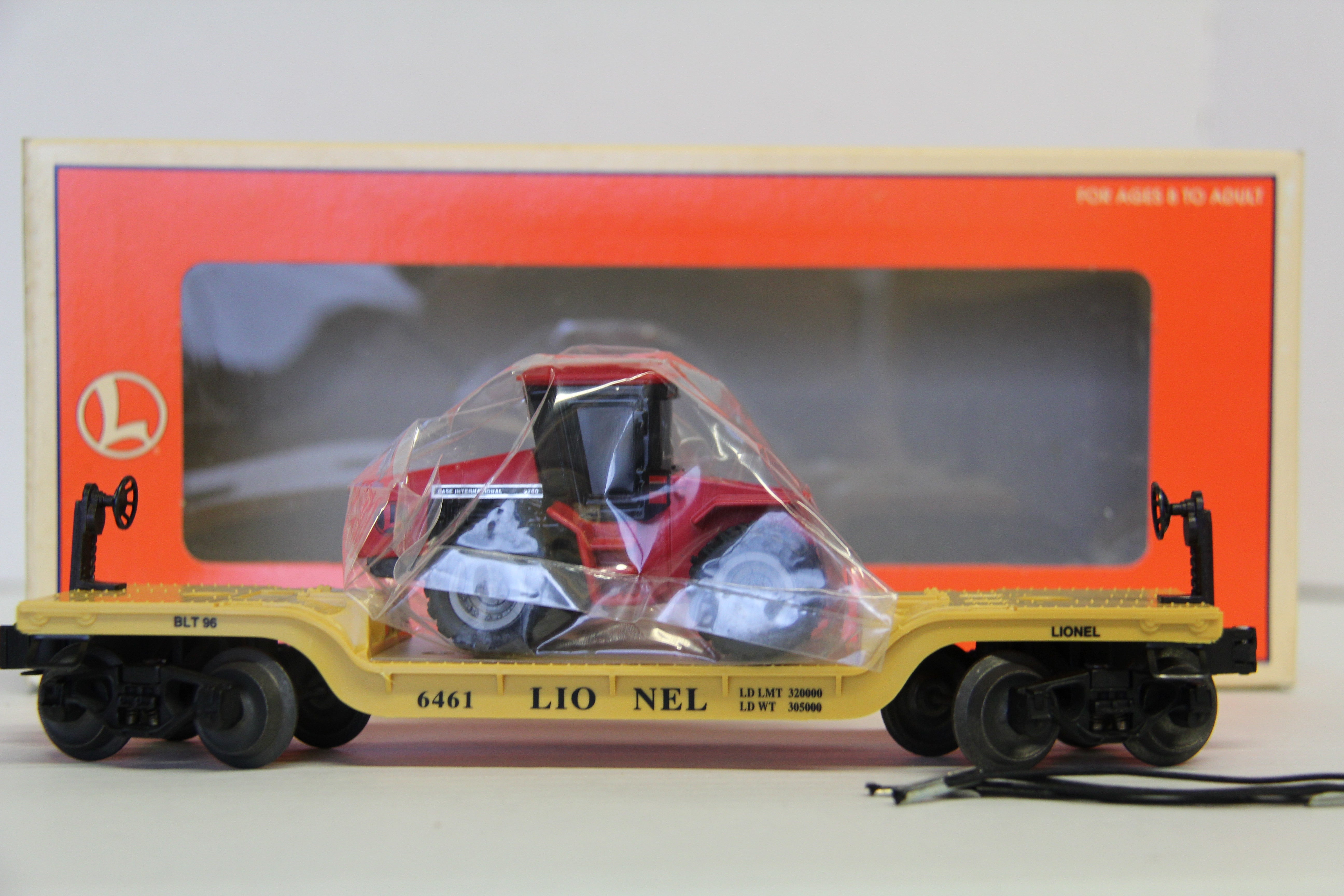 Lionel 6-16957 -6461 Lionel Depressed Center Flatcar w/ Ertl 4WD Tractor-Second hand-M5943