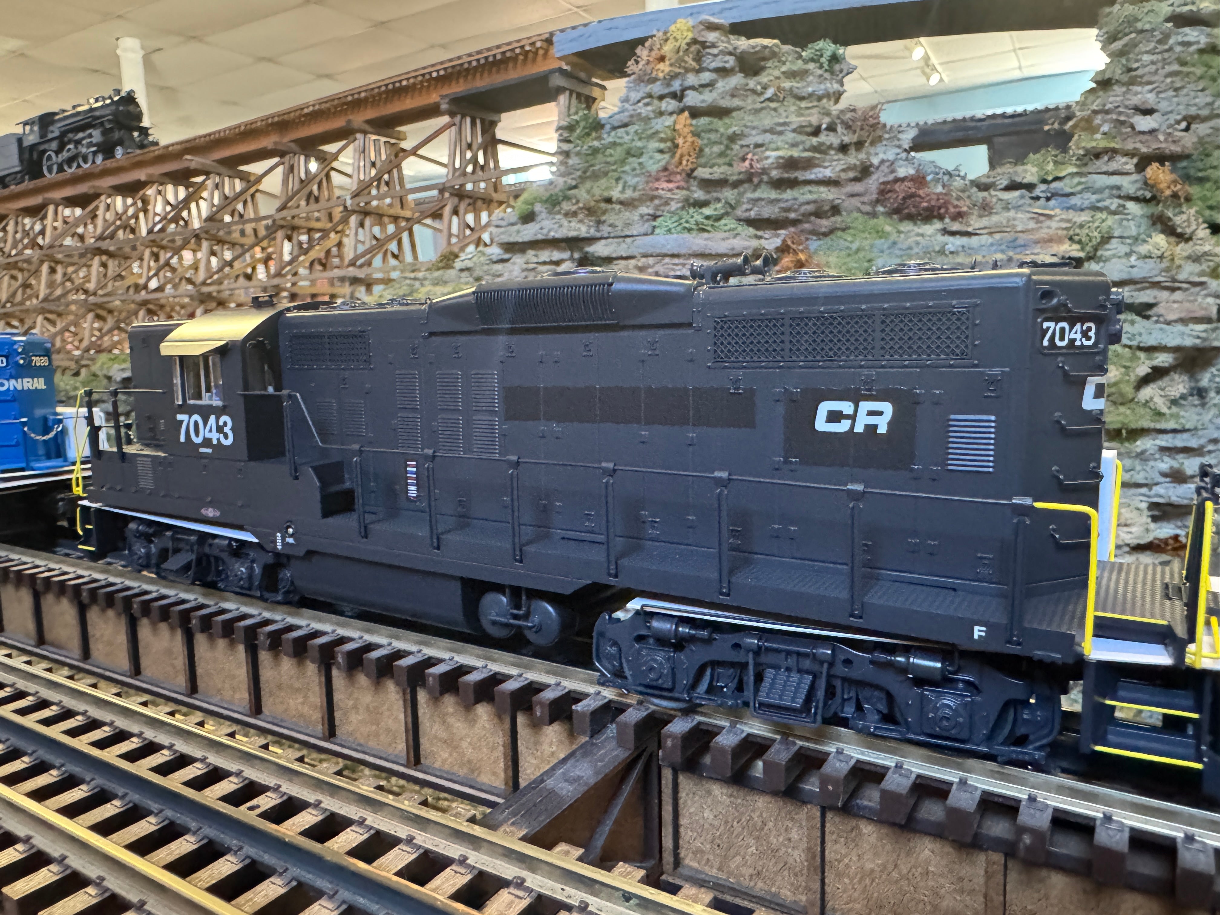 Lionel 2433372 - Legacy GP9 Diesel Locomotive "Conrail" #7043