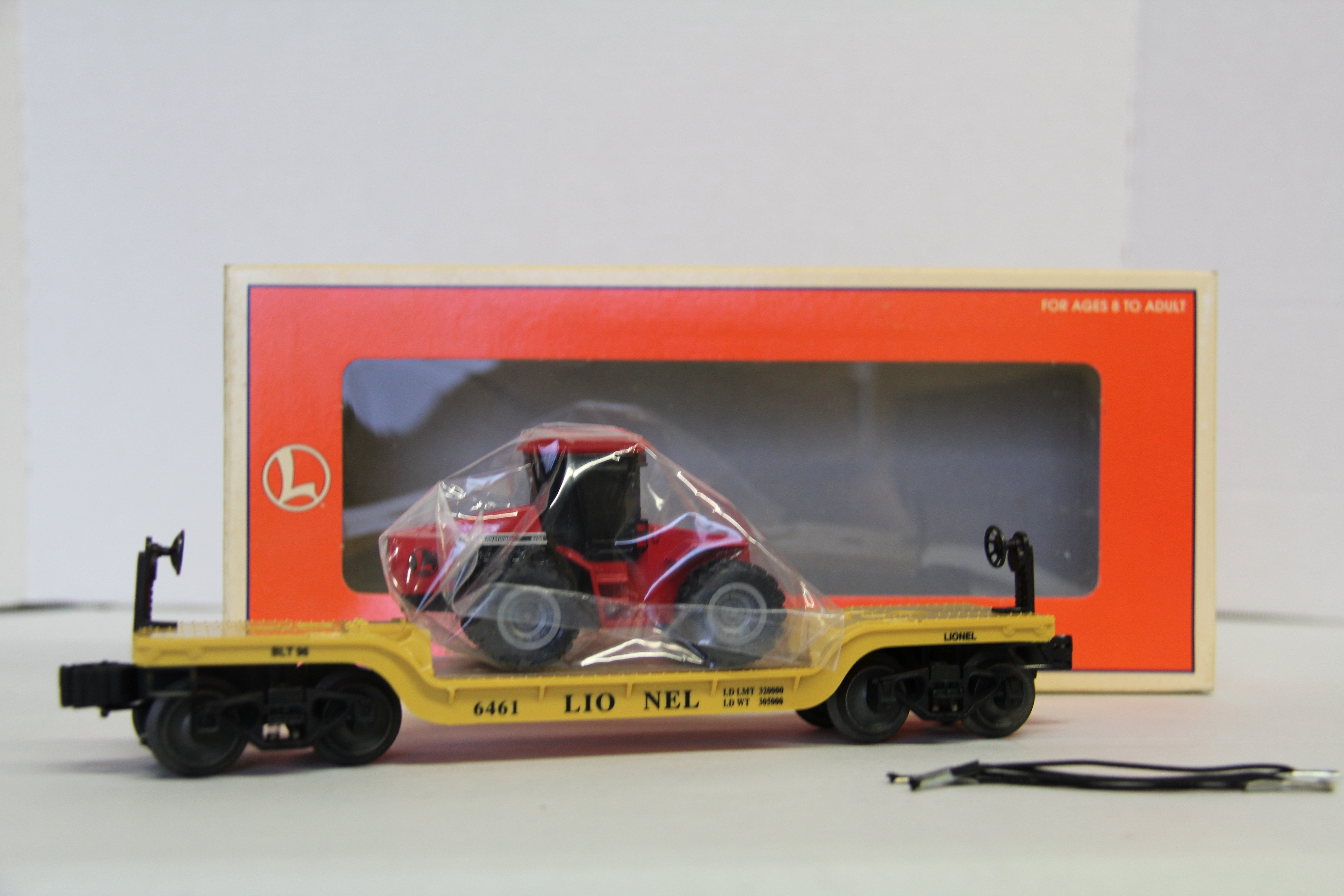 Lionel 6-16957 -6461 Lionel Depressed Center Flatcar w/ Ertl 4WD Tractor-Second hand-M5943