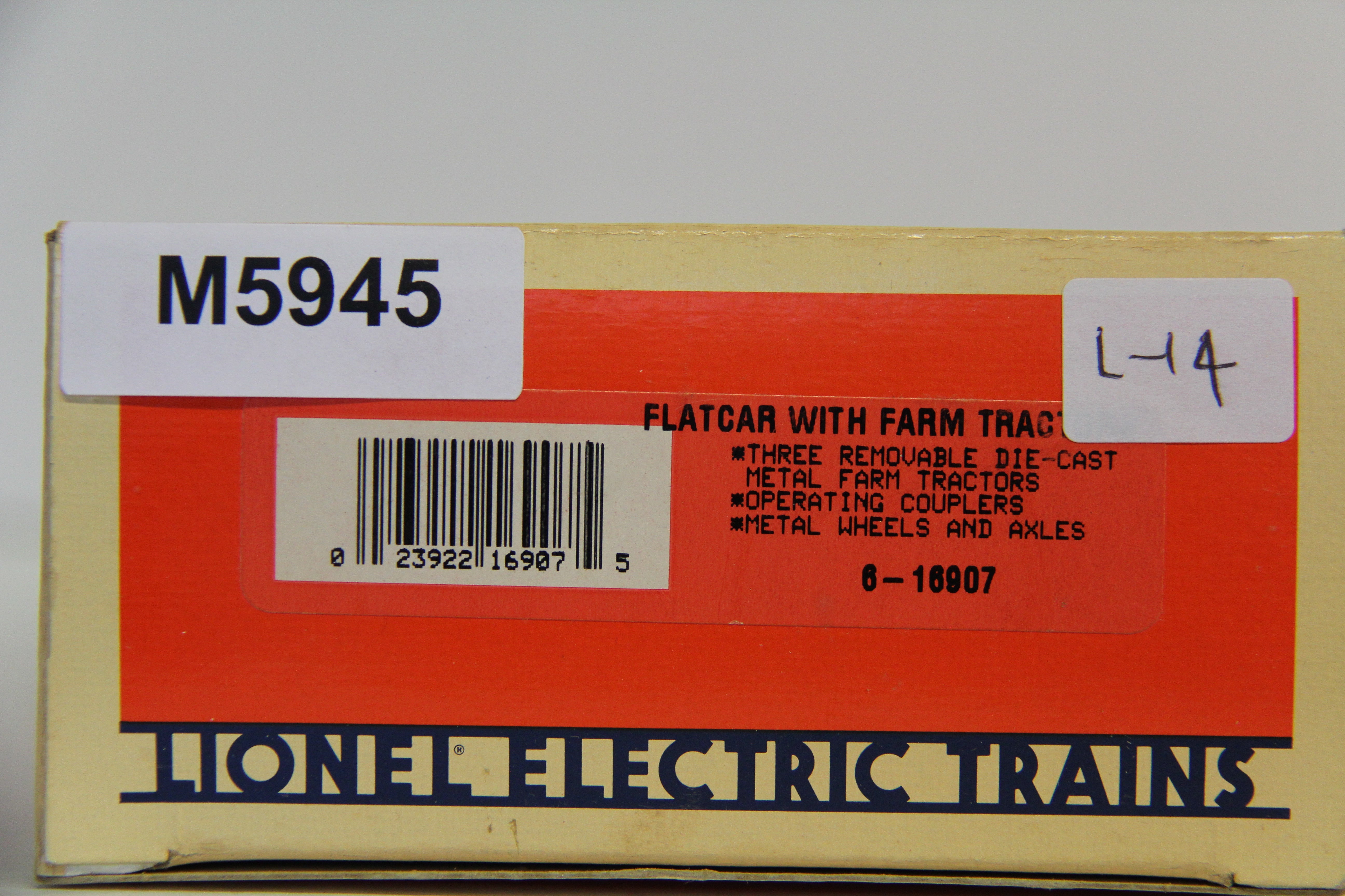 Lionel 6-16907 Flatcar w/ Farm Tractor-Second hand-M5945