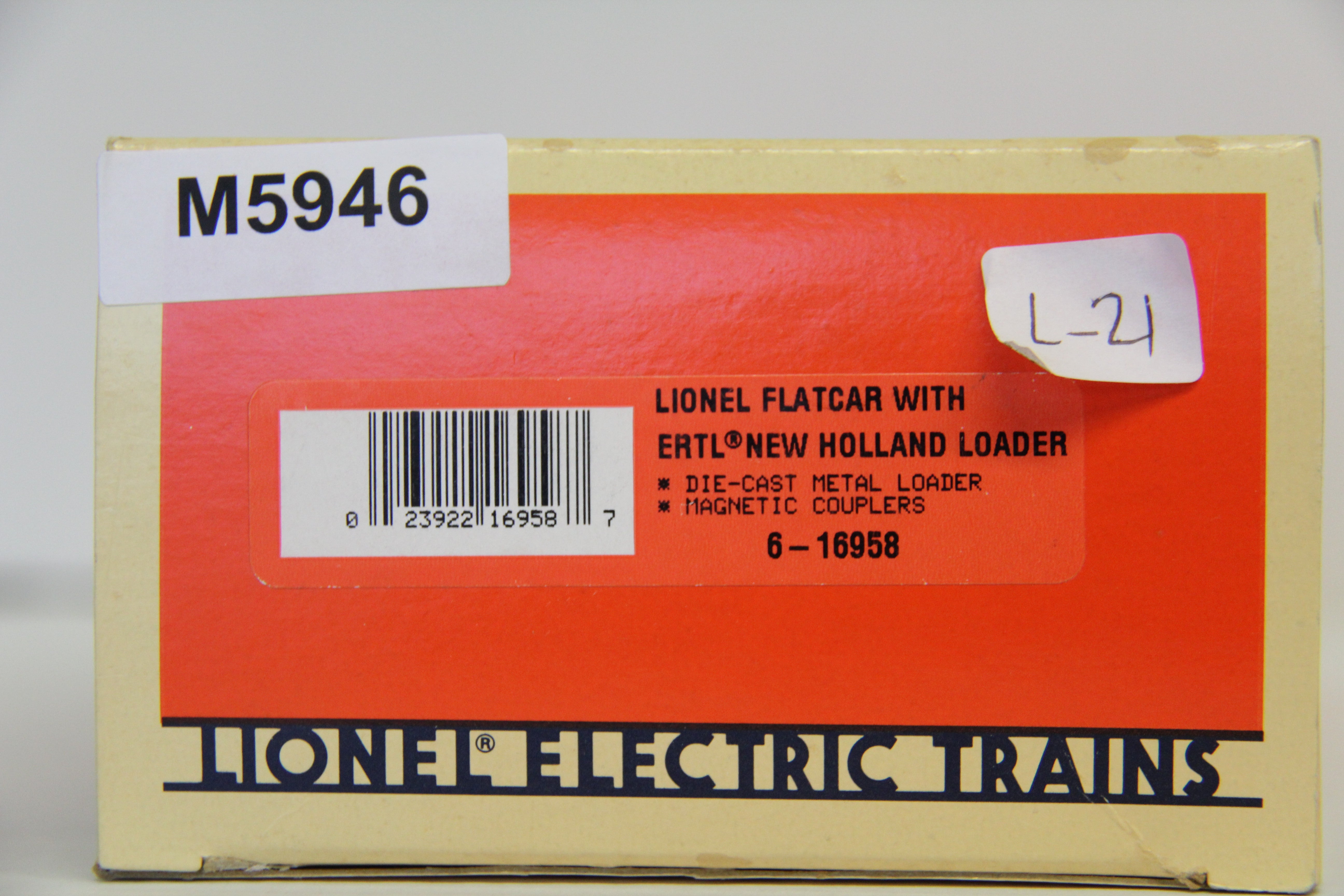 Lionel 6-16958 Lionel Flatcar w/ Ertl New Holland Loader-Second hand-M5946