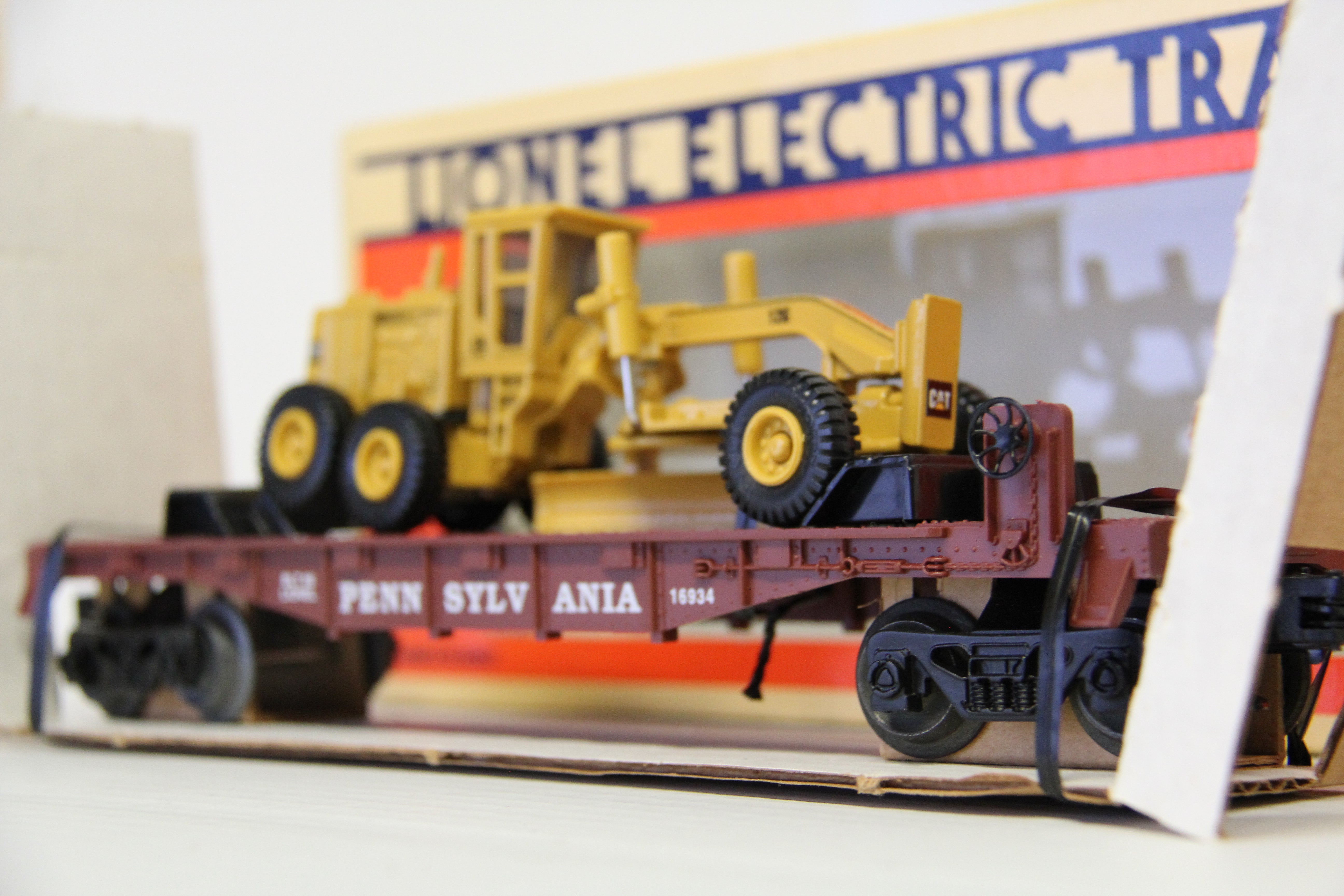 Lionel 6-16934 Pennsylvania Flat Car w. Ertl  Grader-Second hand-M5948