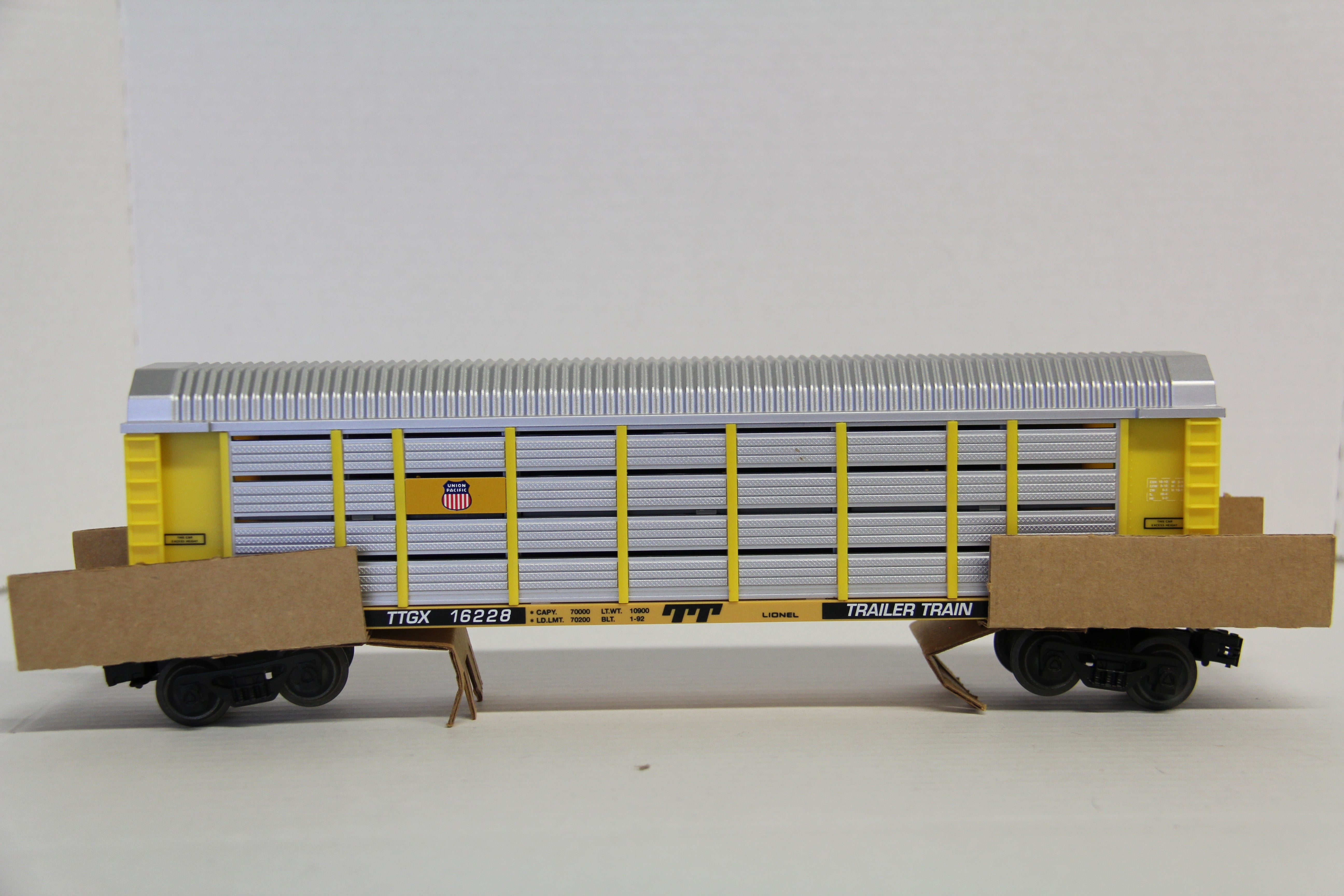 Lionel 6-16228 Union Pacific Auto Carrier w/ Screens-Second hand-M5949