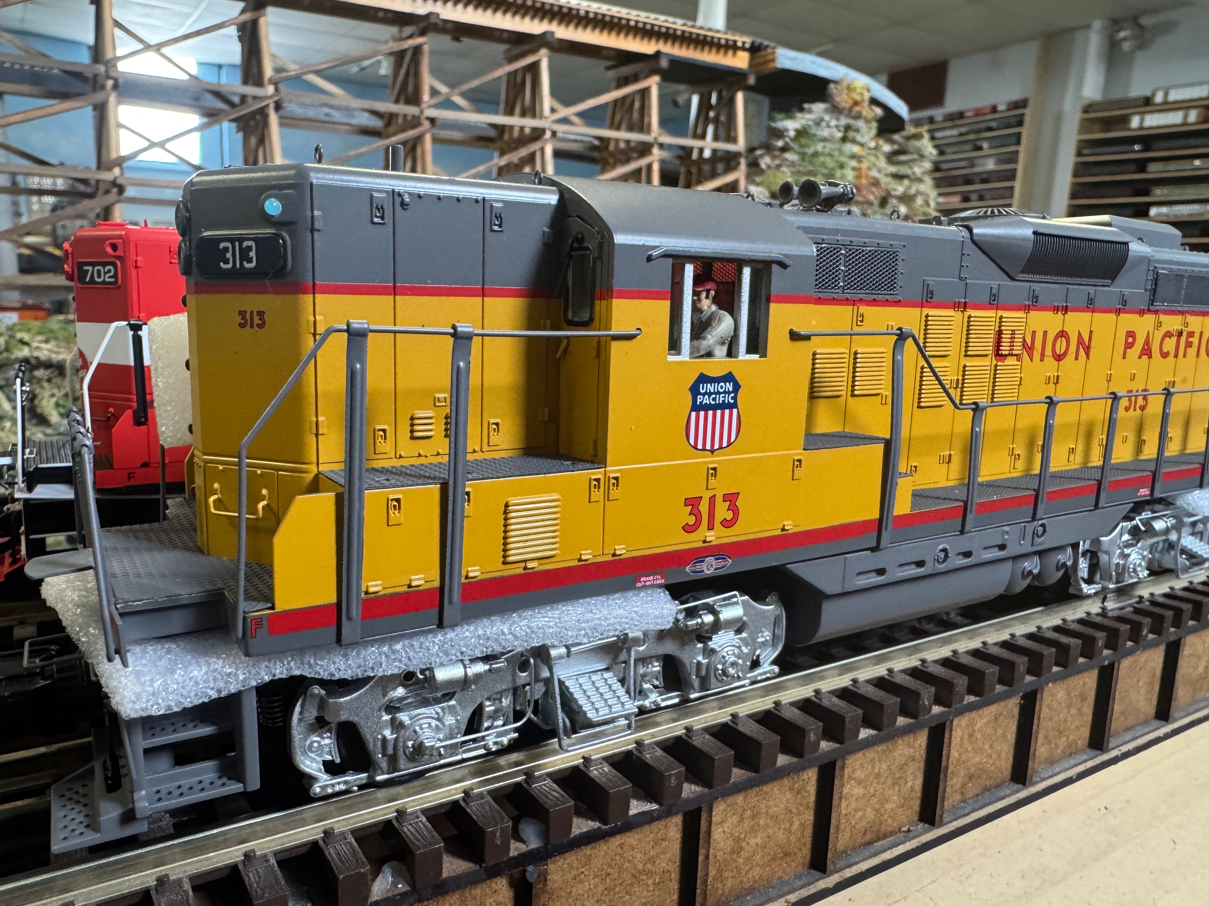 MTH 20-21748-1 - GP-9 Diesel Engine "Union Pacific" #311 w/ PS3