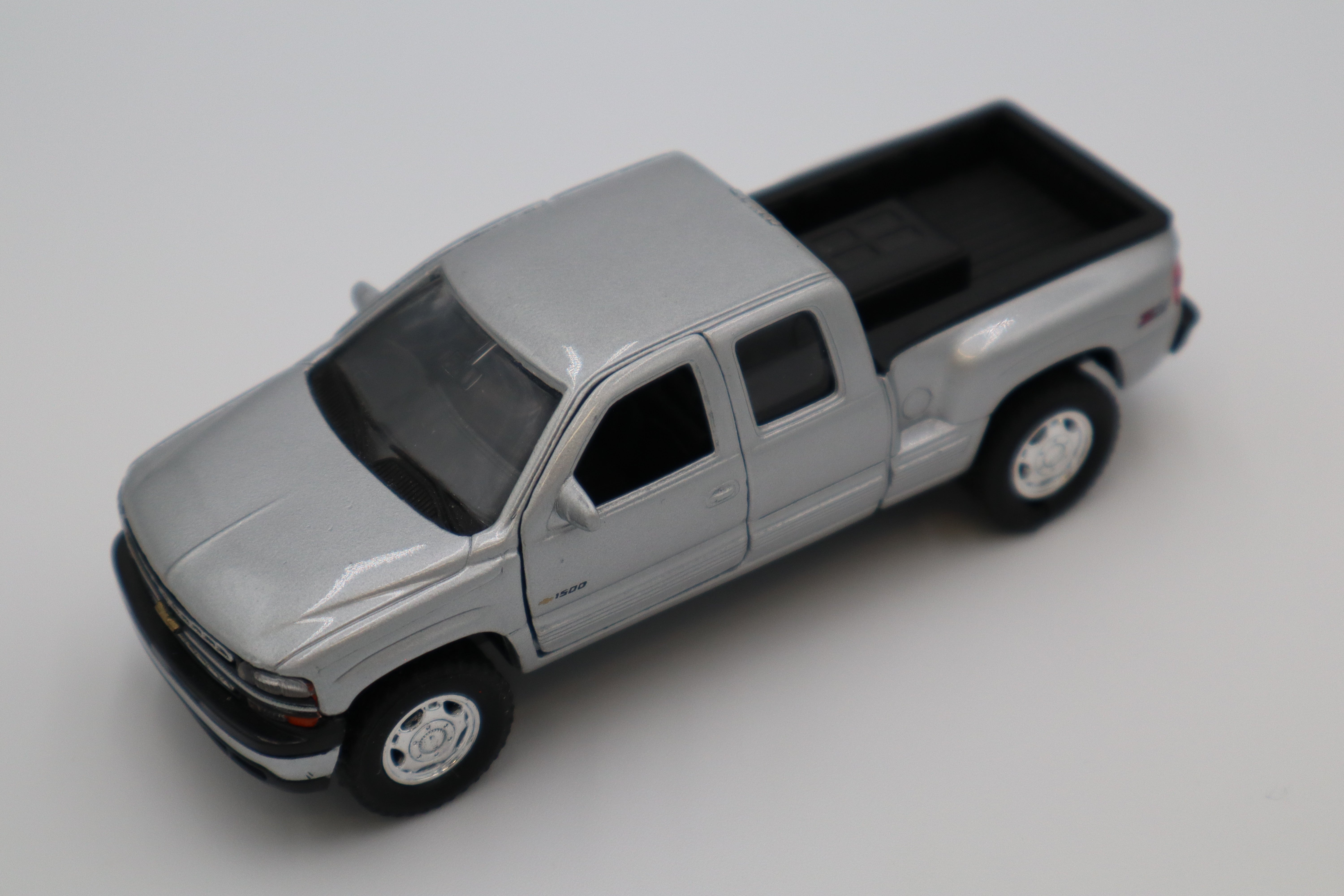 Welly 1999 Chevrolet Silverado Pickup (Silver)-Second hand-M8292