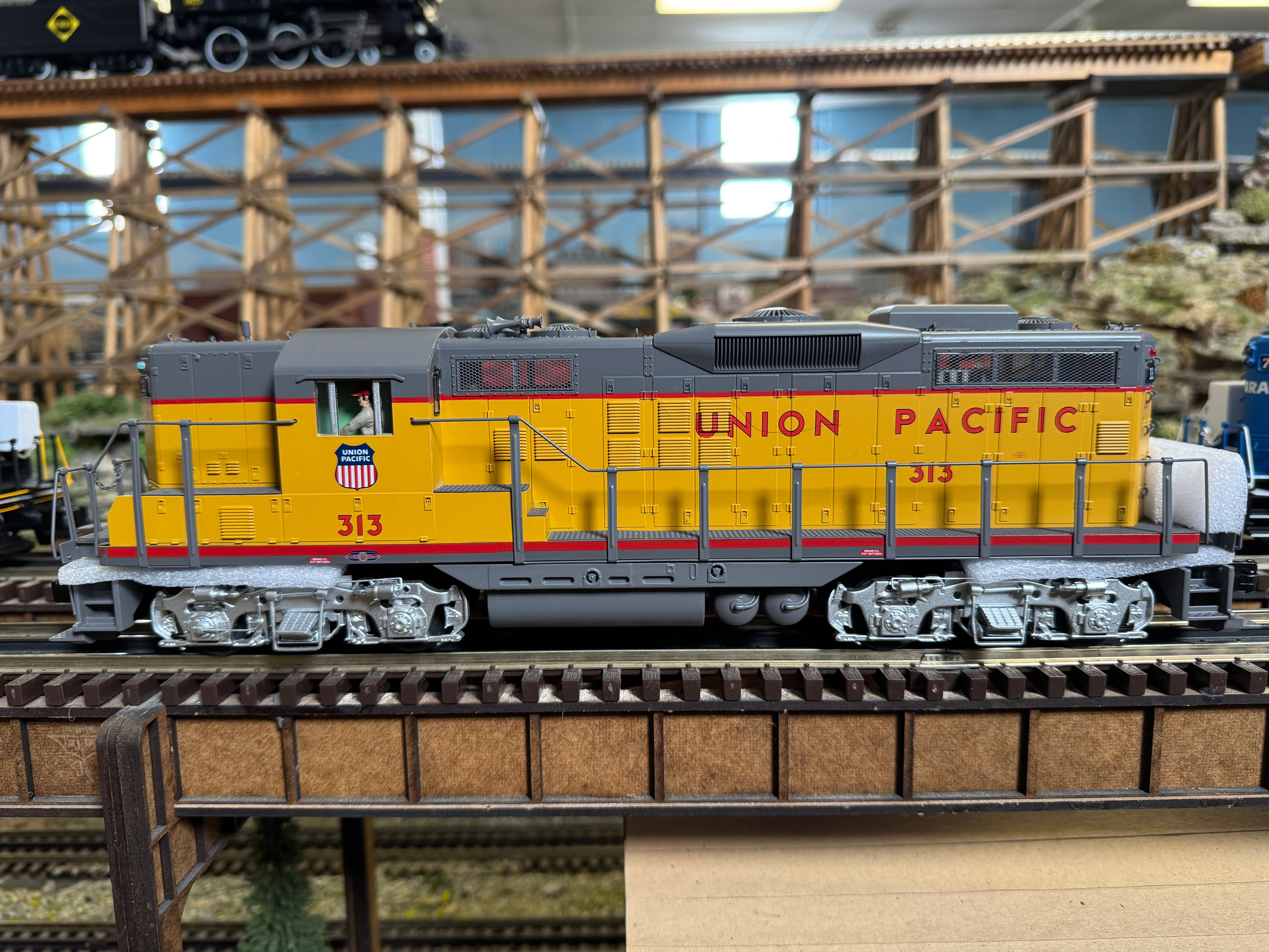 MTH 20-21749-1 - GP-9 Diesel Engine "Union Pacific" #313 w/ PS3