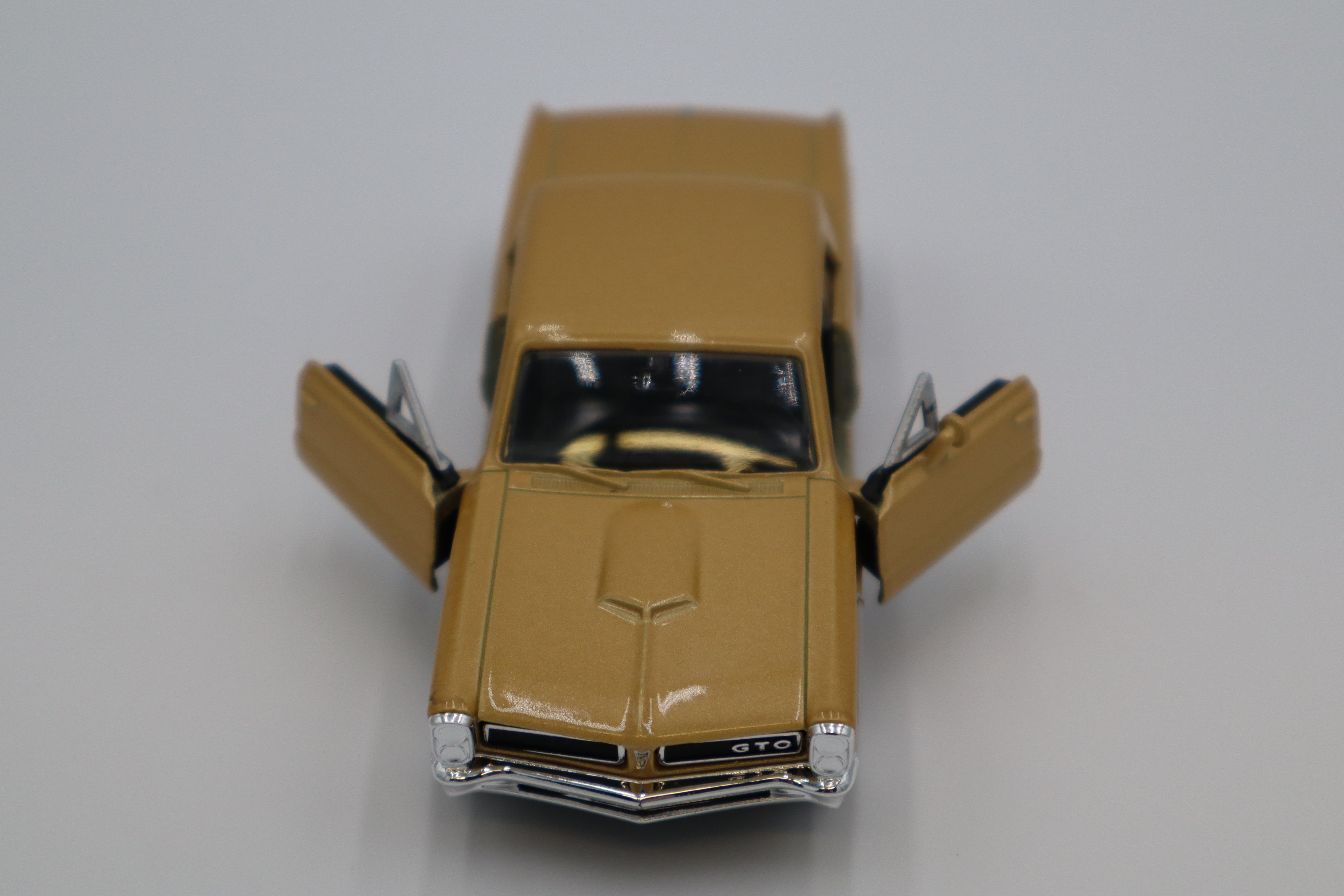 Welly #42313 1965 Pontiac GTO (Gold)-Second hand-M8293