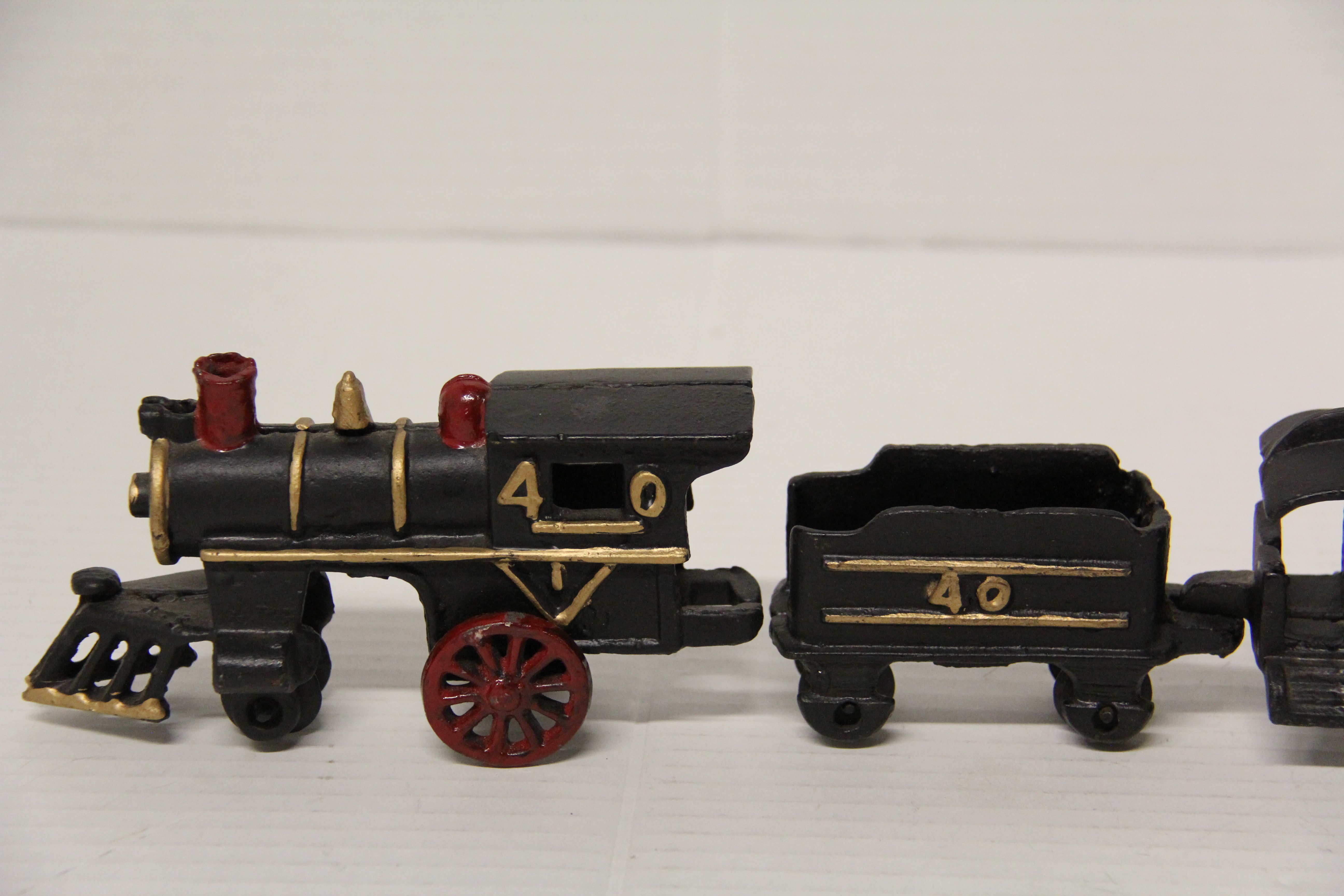 Antique Cast Iron 5 Piece Train Set (Unmarked)-Second hand-M7217
