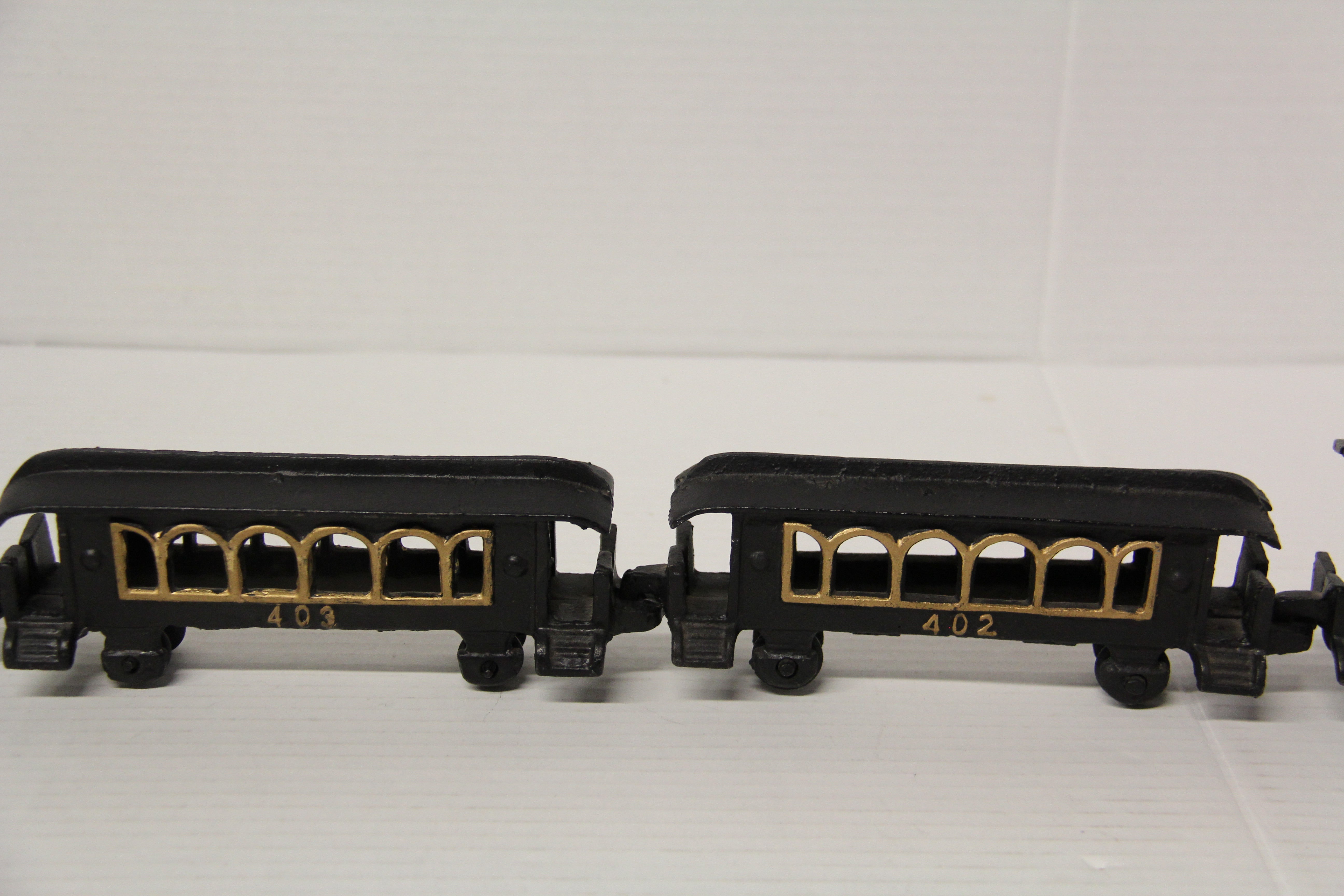 Antique Cast Iron 5 Piece Train Set (Unmarked)-Second hand-M7217