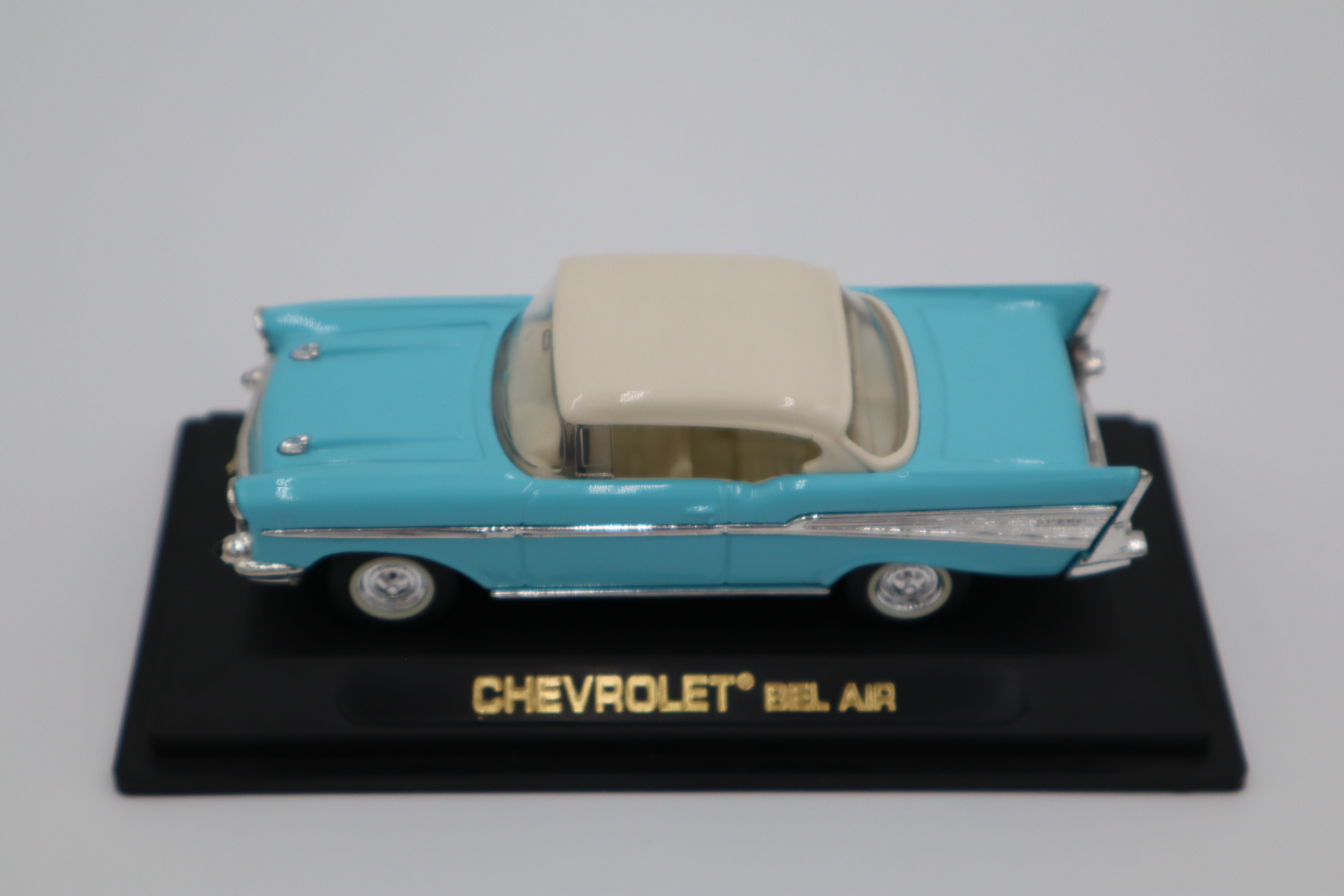 Yatming 1957 Chevrolet Bel Air Sedan (Blue/White)-Second hand-M8297