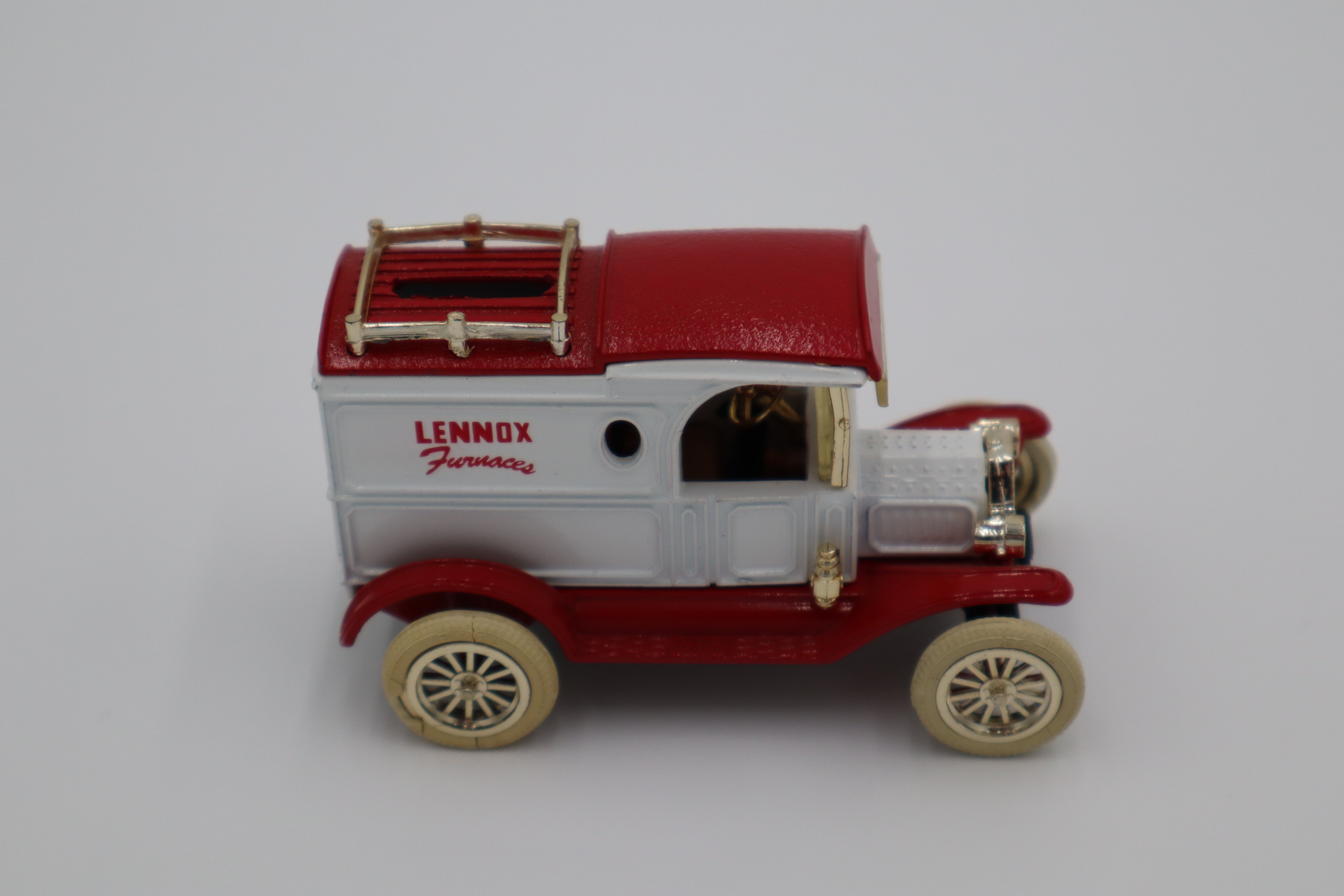 Ertl 1913 Ford Model T Delivery Van (White) -Lennox Furnaces-Second hand-M8298