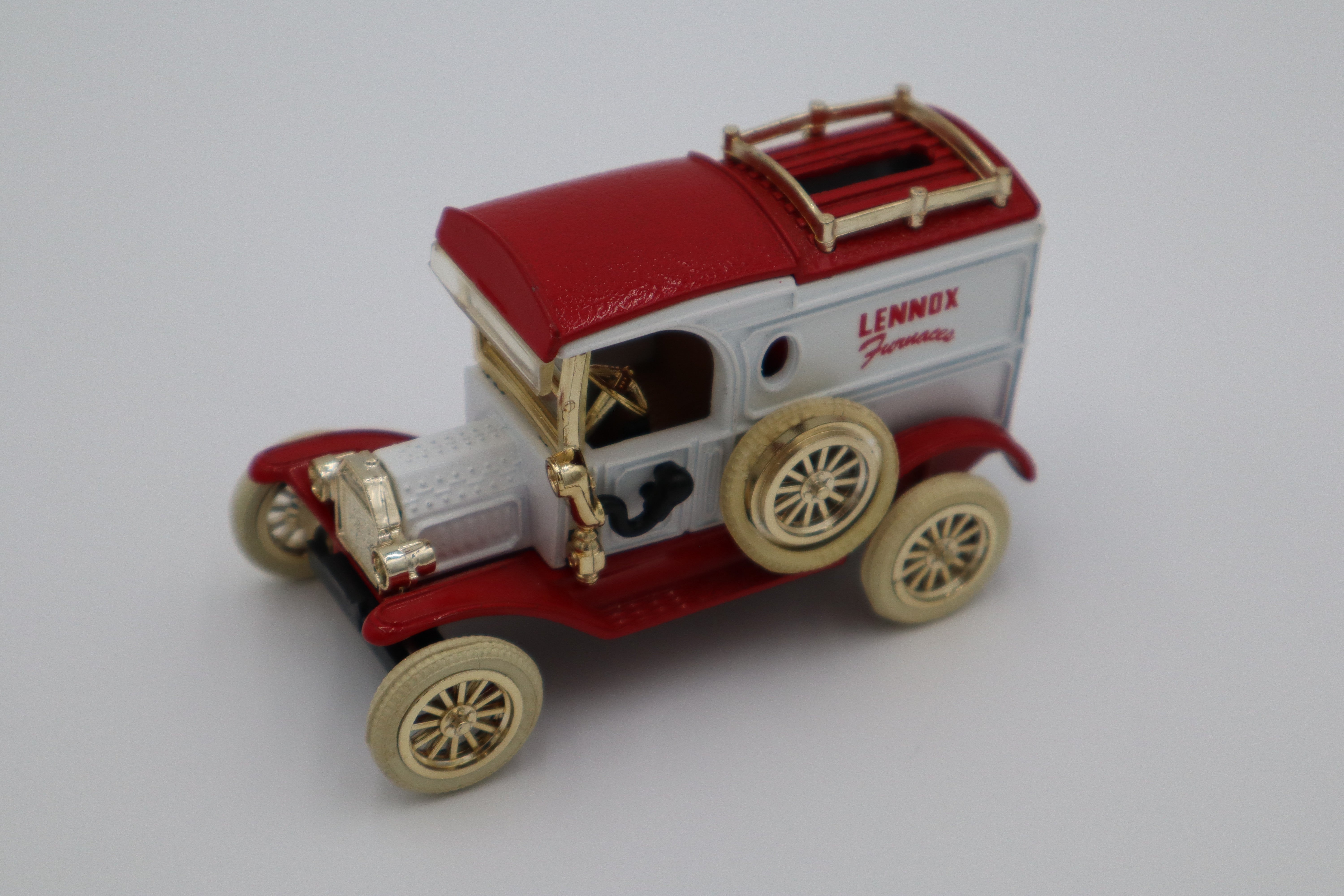 Ertl 1913 Ford Model T Delivery Van (White) -Lennox Furnaces-Second hand-M8298
