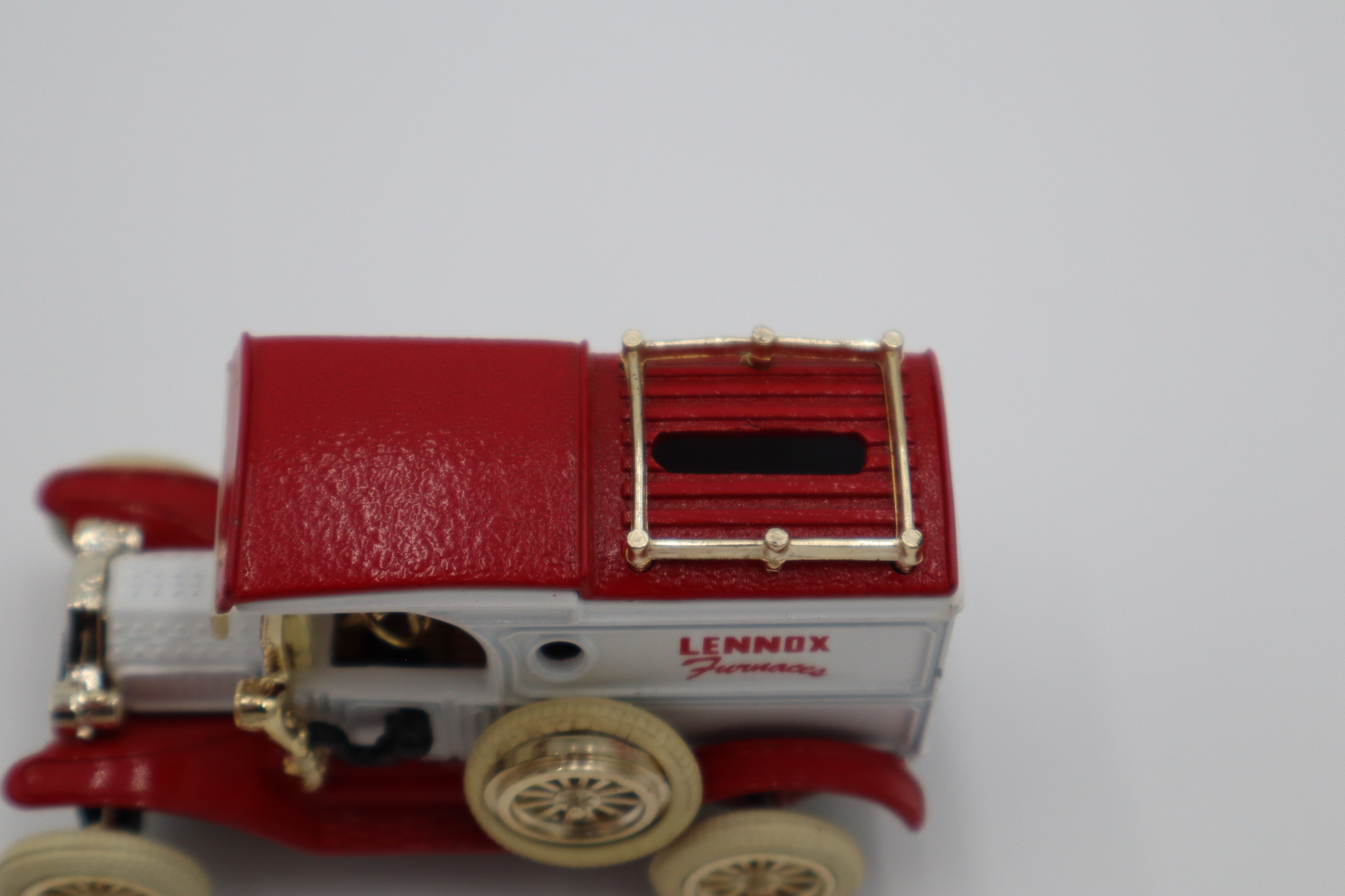 Ertl 1913 Ford Model T Delivery Van (White) -Lennox Furnaces-Second hand-M8298