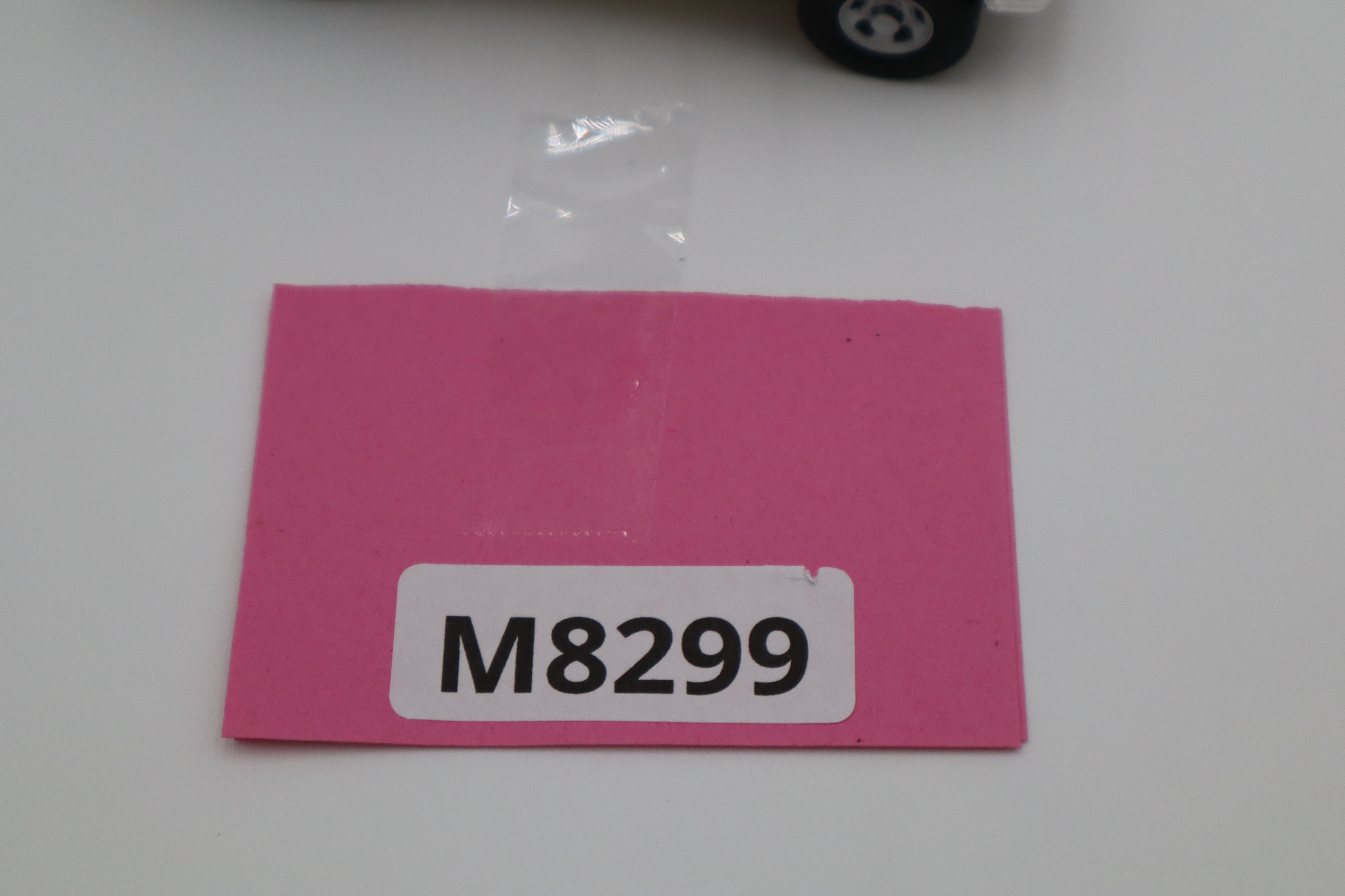 Maisto Ford Explorer Station Wagon (Lavender)-Second hand-M8299
