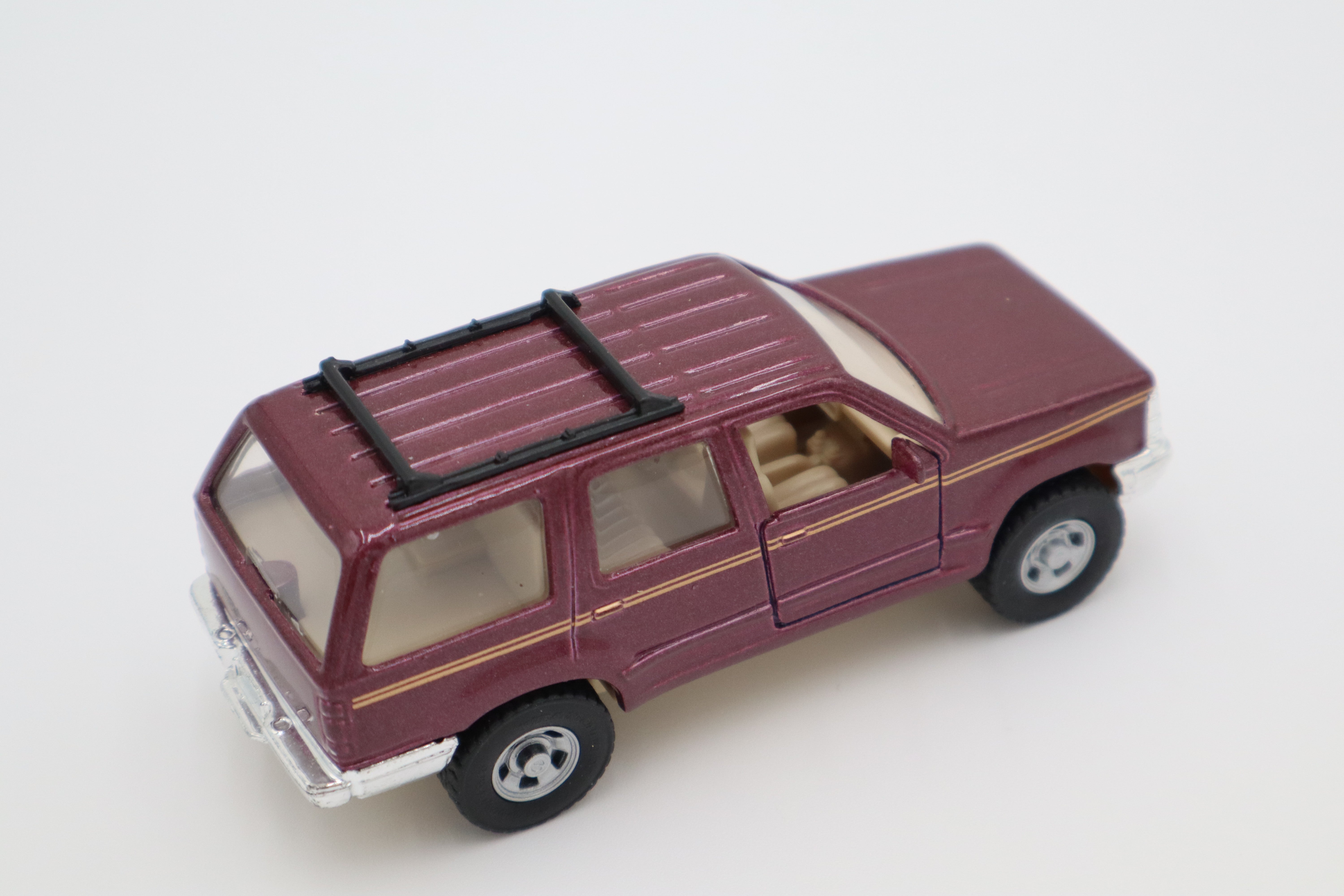 Maisto Ford Explorer Station Wagon (Lavender)-Second hand-M8299