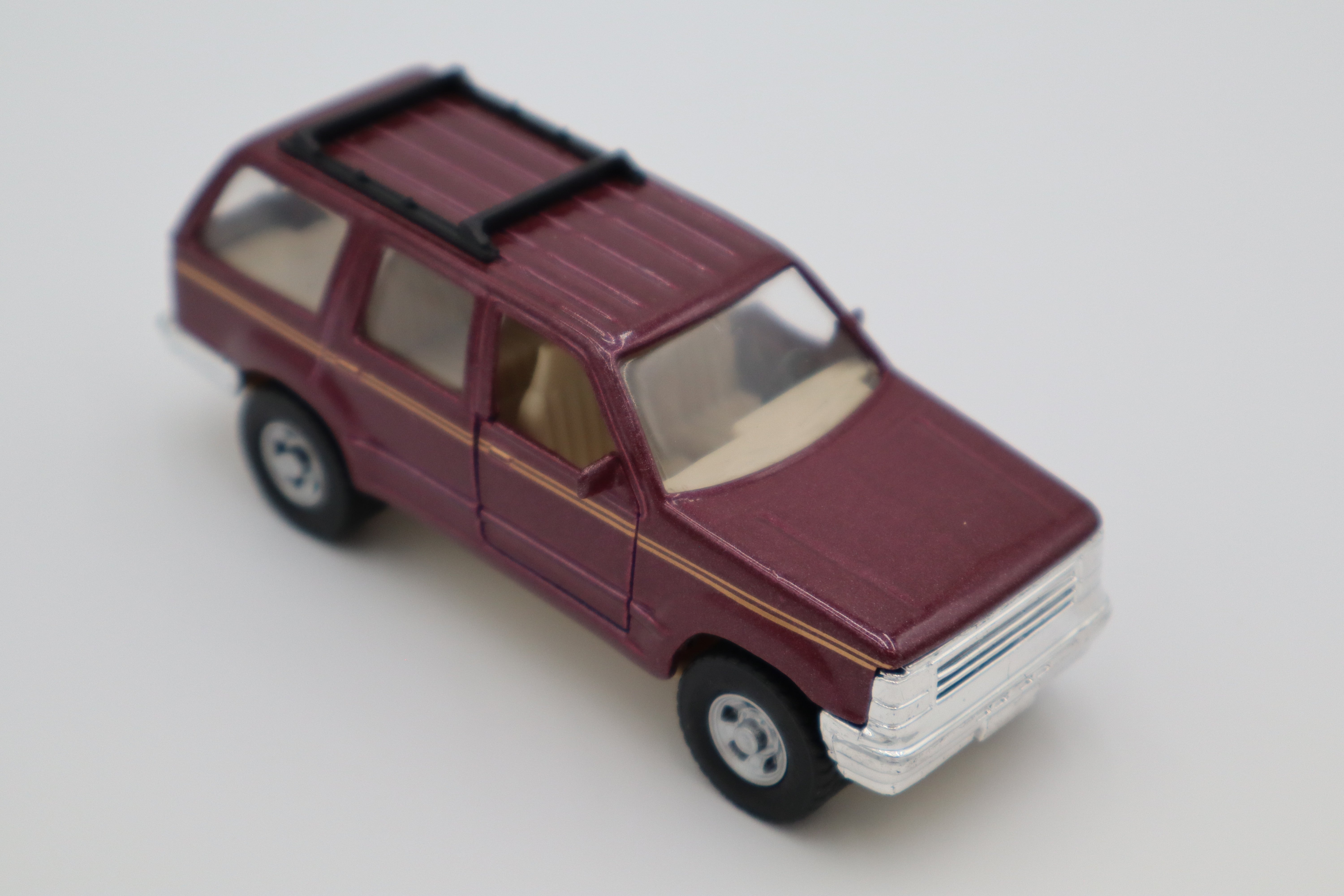 Maisto Ford Explorer Station Wagon (Lavender)-Second hand-M8299