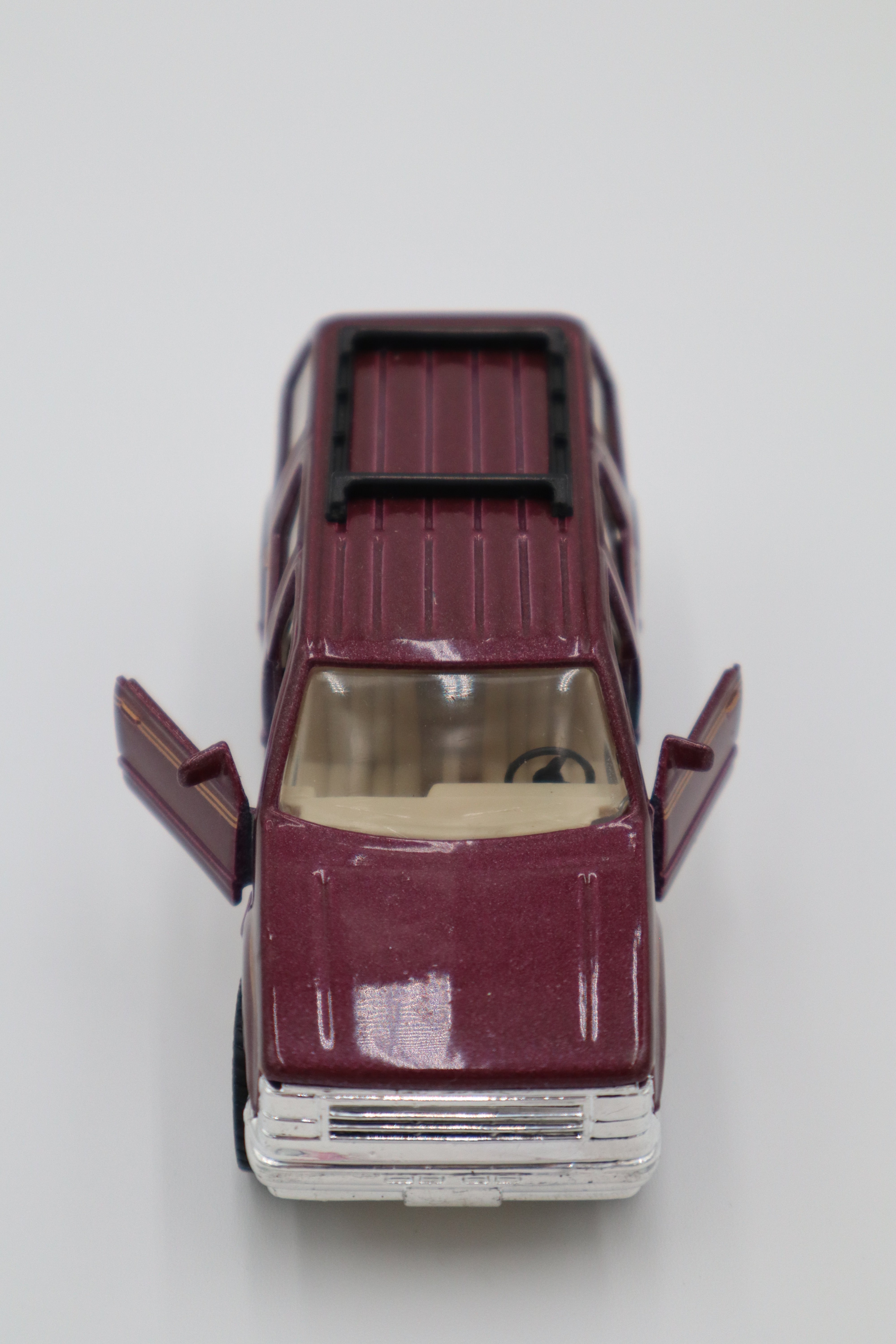 Maisto Ford Explorer Station Wagon (Lavender)-Second hand-M8299