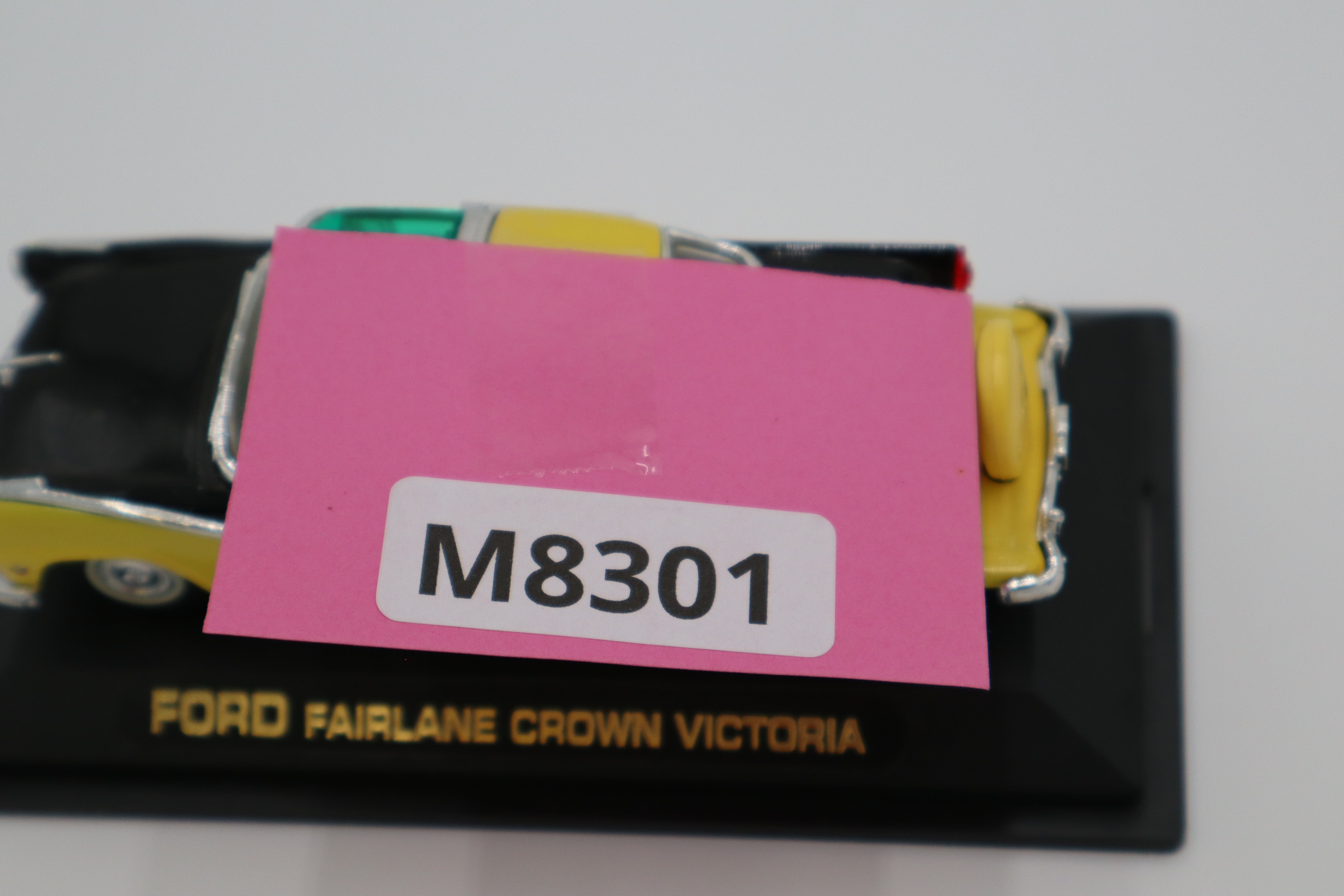 Yatming Ford Fairlane Crown Victoria (Yellow/Black)-Second hand-M8301