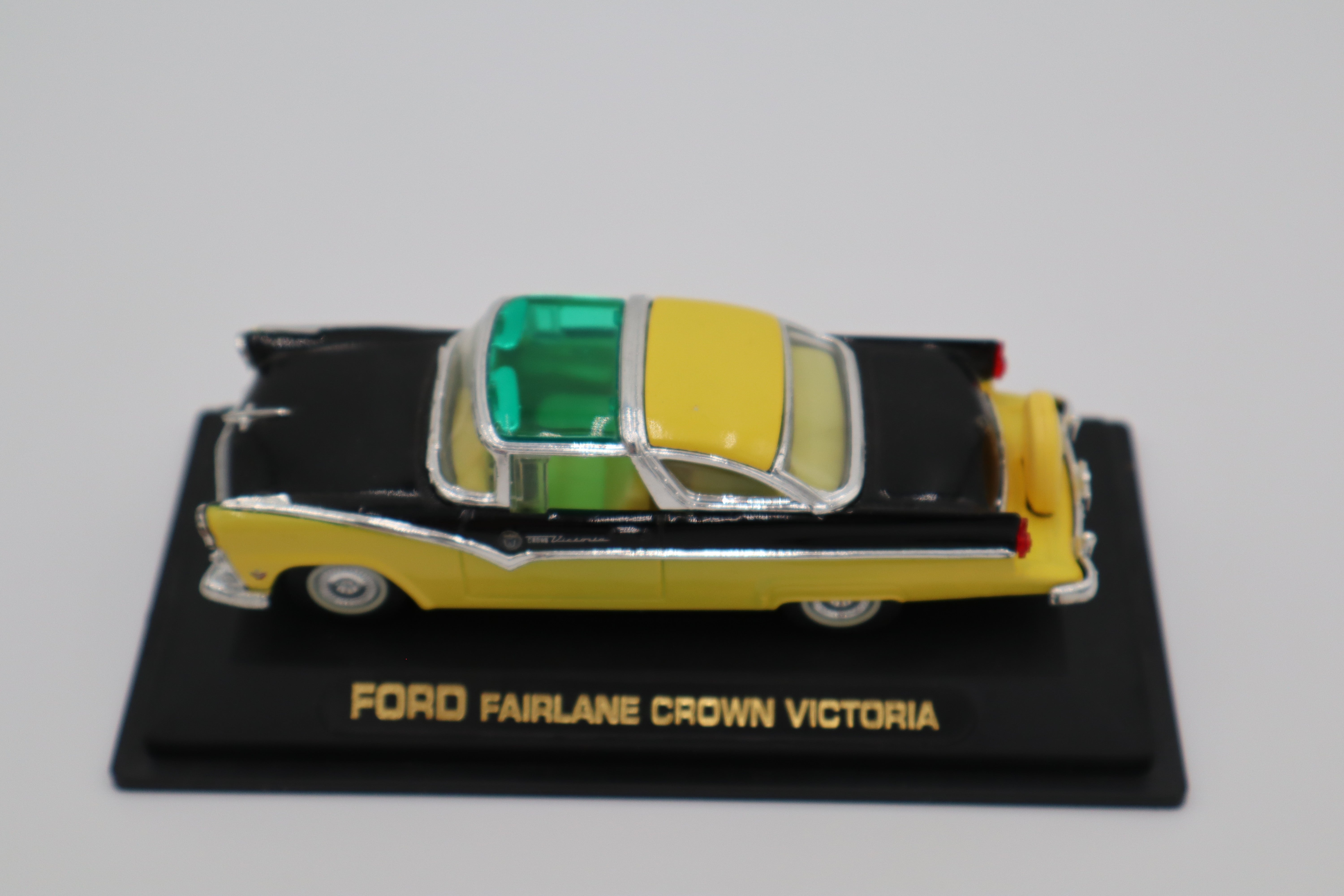 Yatming Ford Fairlane Crown Victoria (Yellow/Black)-Second hand-M8301