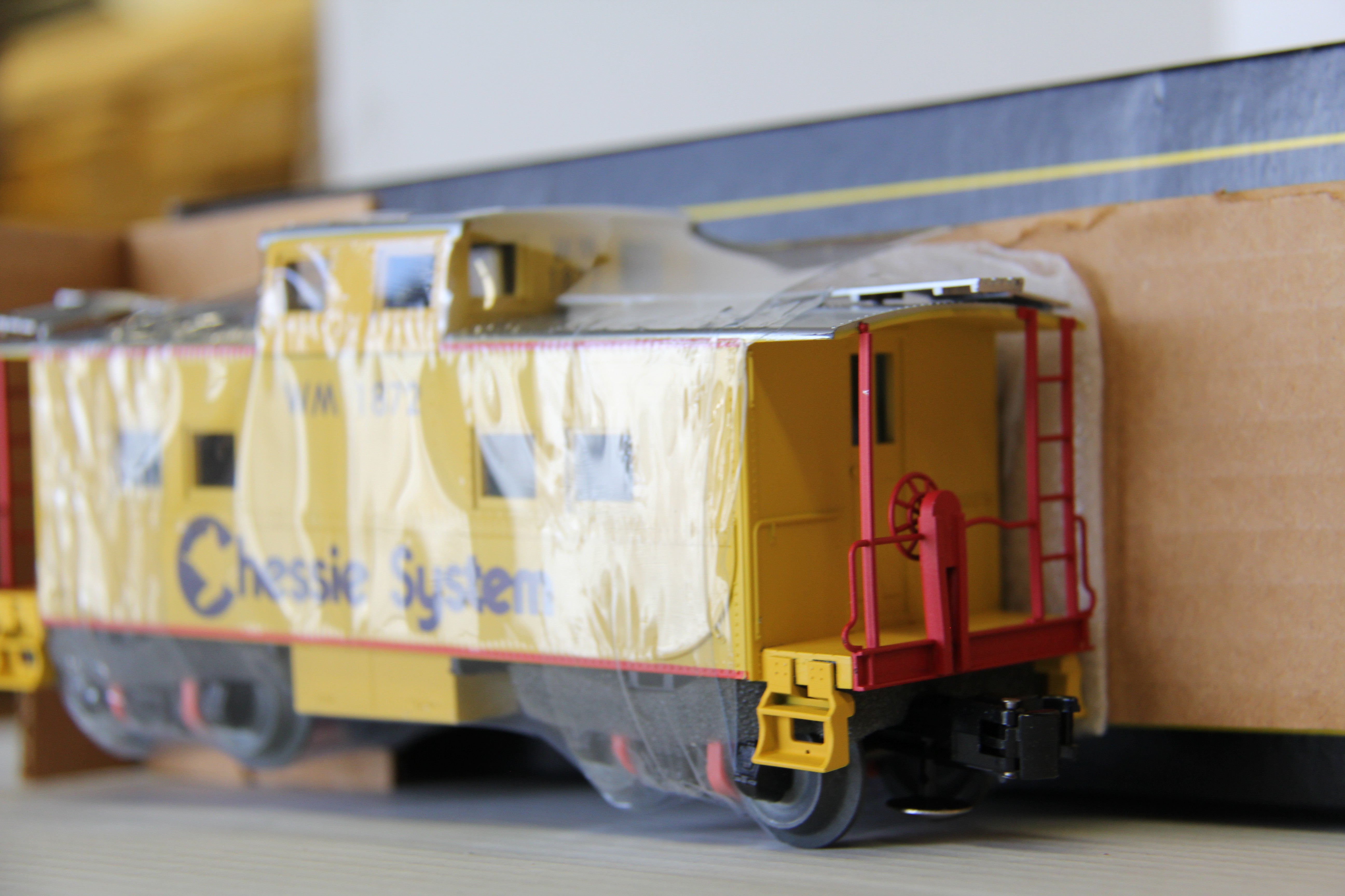 Weaver #U2906 Chessie Caboose Hi-Rail-Second hand-M5965