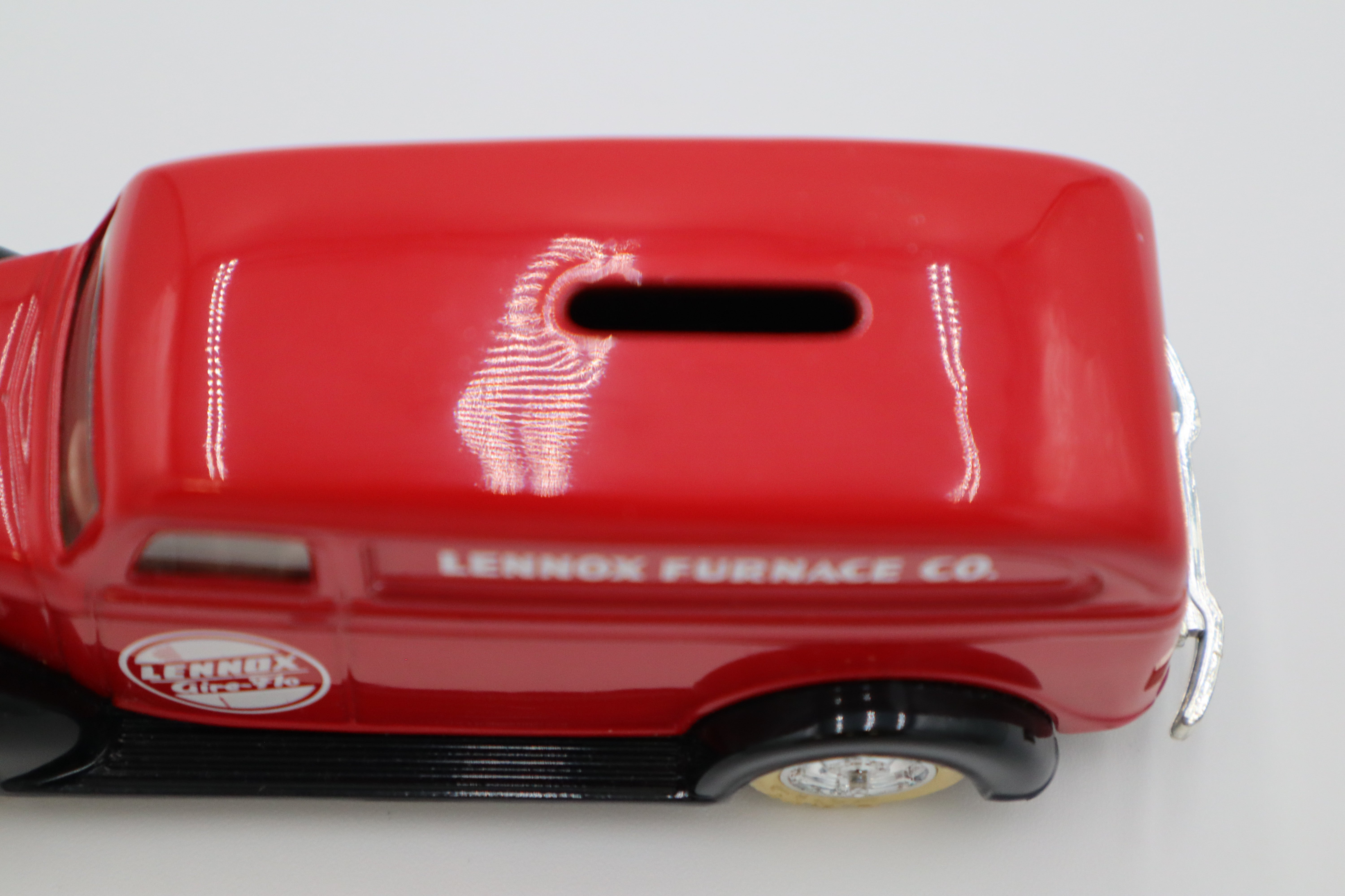 Ertl 1938 Chevrolet Delivery Van (Red)-Lennox Furnace Co-Second hand-M8304