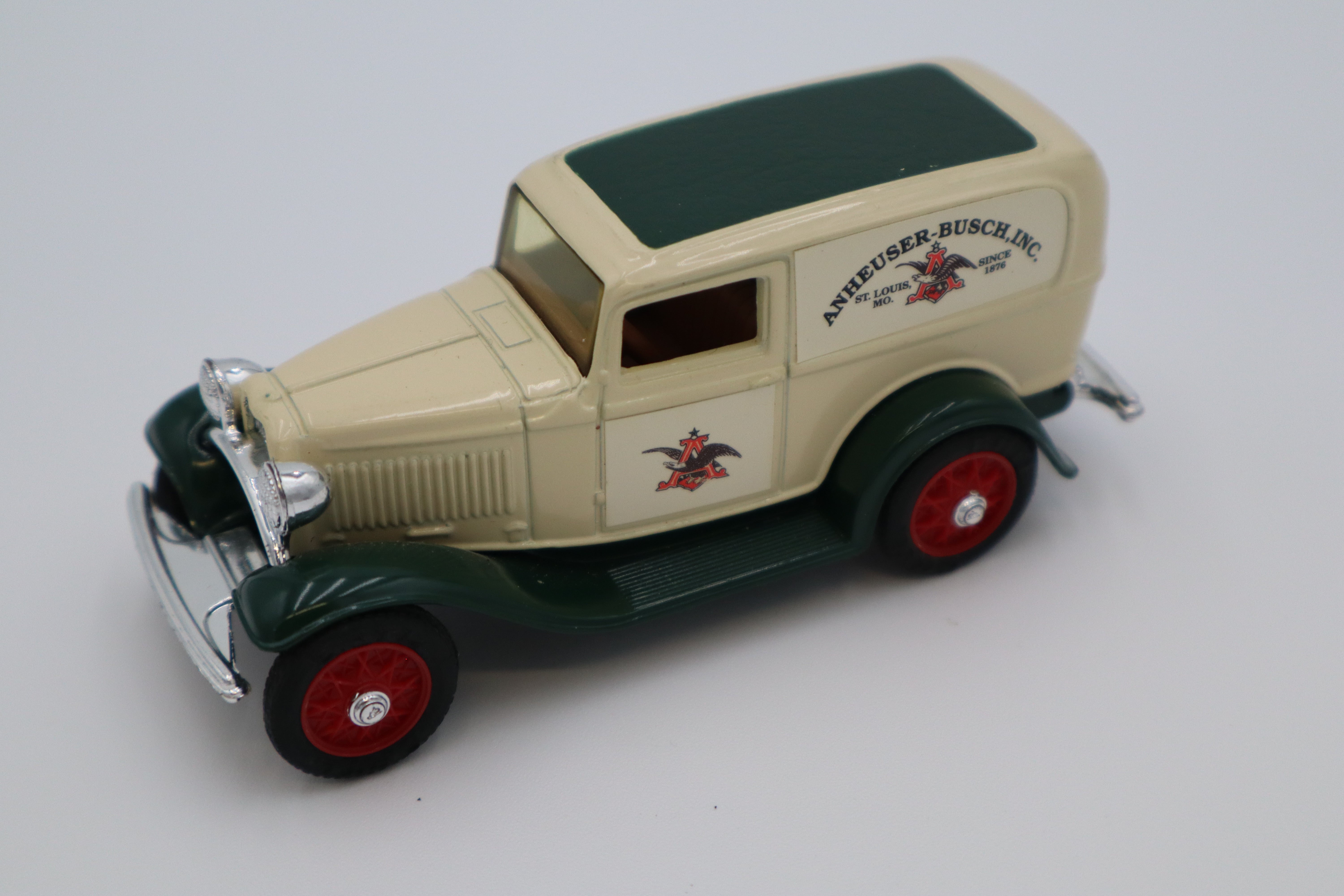 Ertl 1932 Ford Panel Delivery Truck (Cream/Green) Anheuser Busch-Second hand-M8305