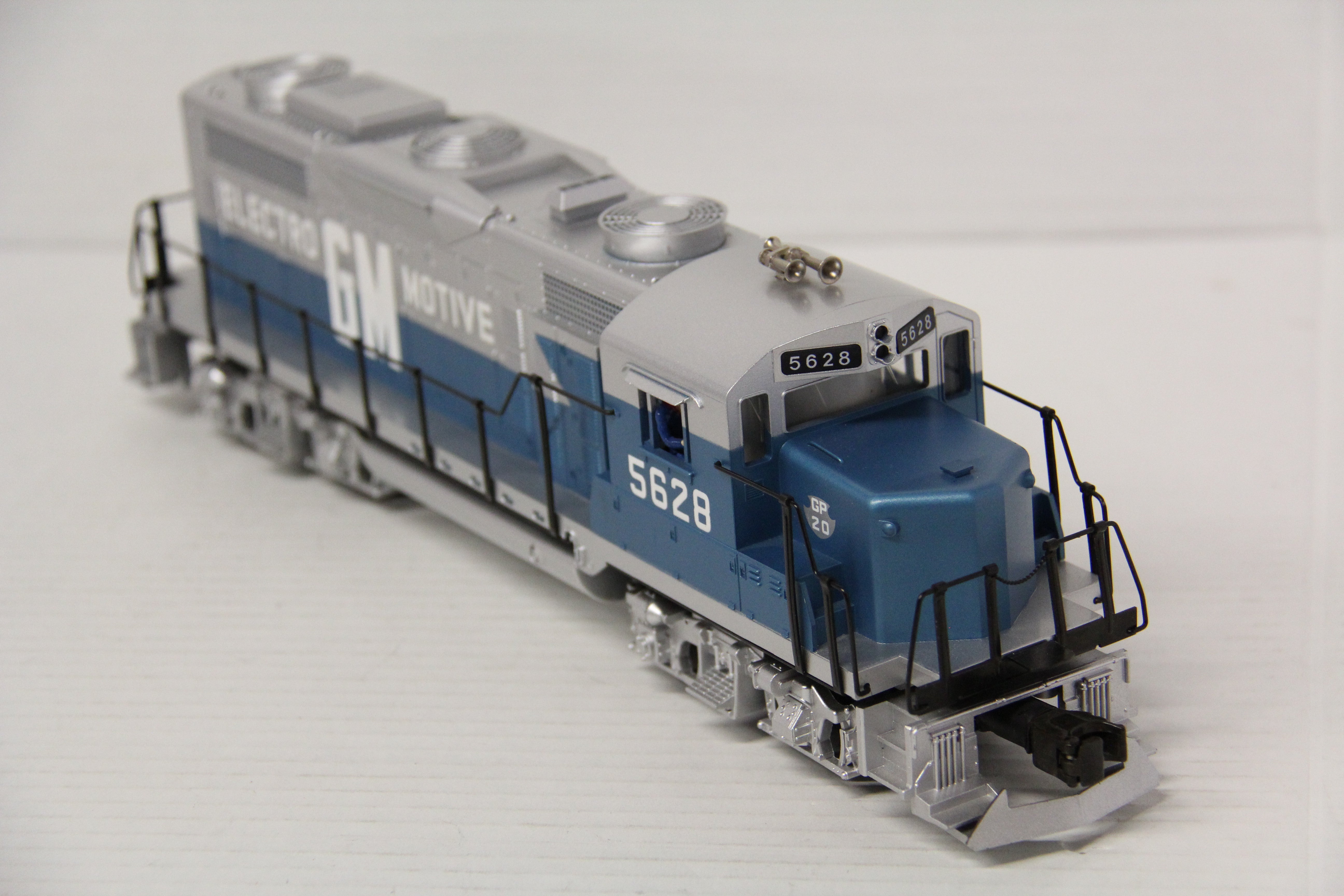 MTH MT-2142LP EMD GP-20 Diesel Demonstrator No. 5628-Second hand-M6519 - MrMuffin'sTrains