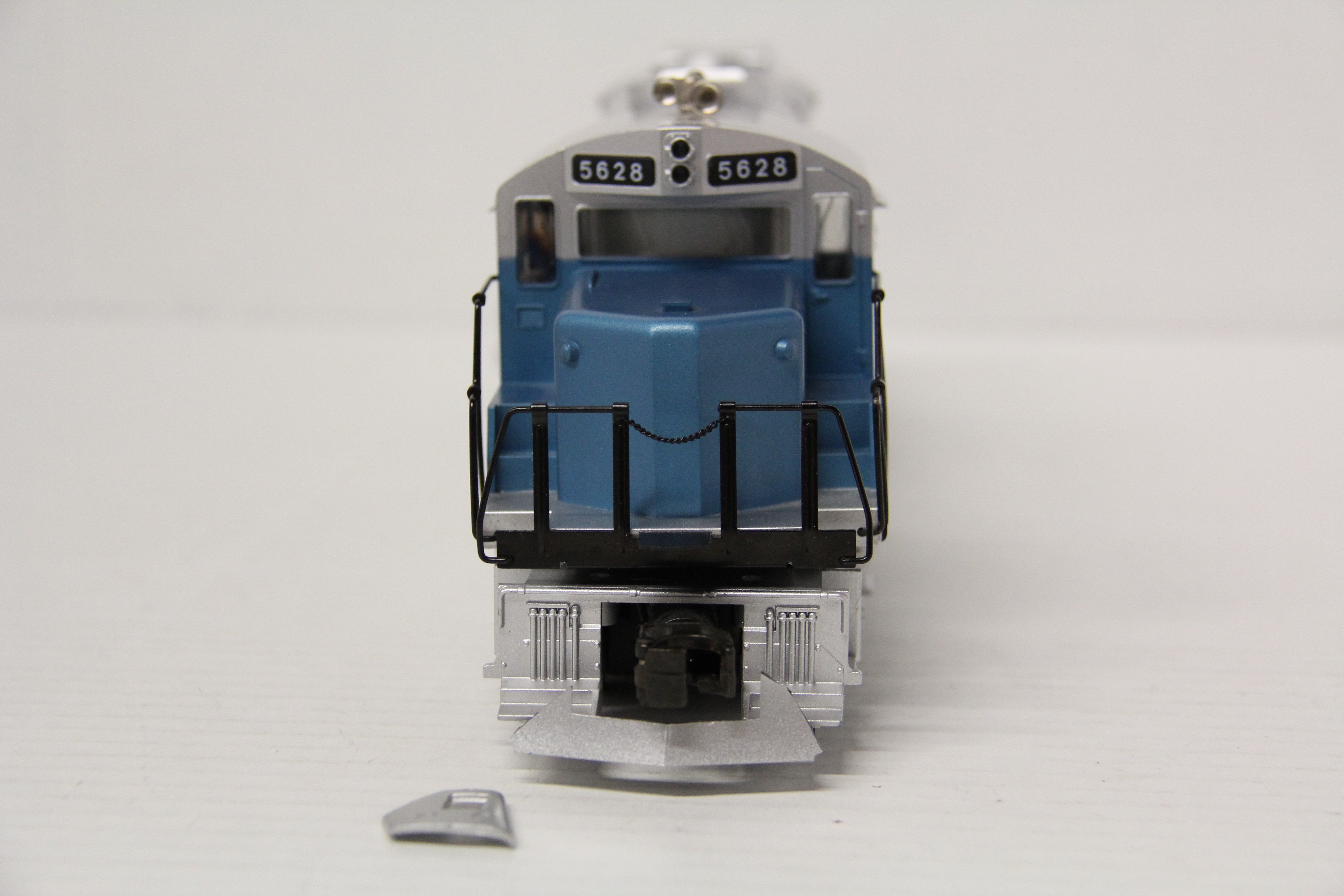 MTH MT-2142LP EMD GP-20 Diesel Demonstrator No. 5628-Second hand-M6519 - MrMuffin'sTrains