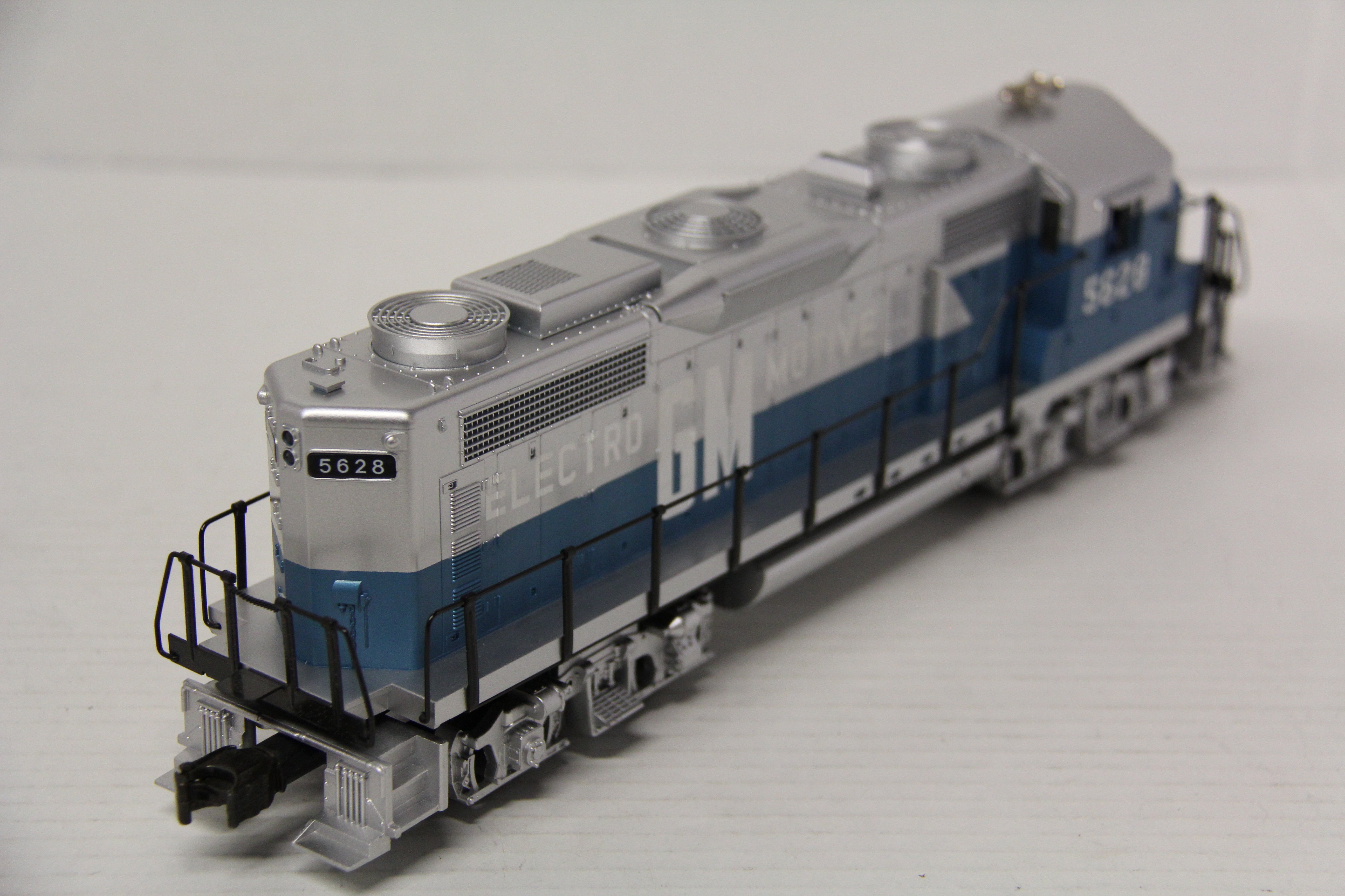 MTH MT-2142LP EMD GP-20 Diesel Demonstrator No. 5628-Second hand-M6519 - MrMuffin'sTrains