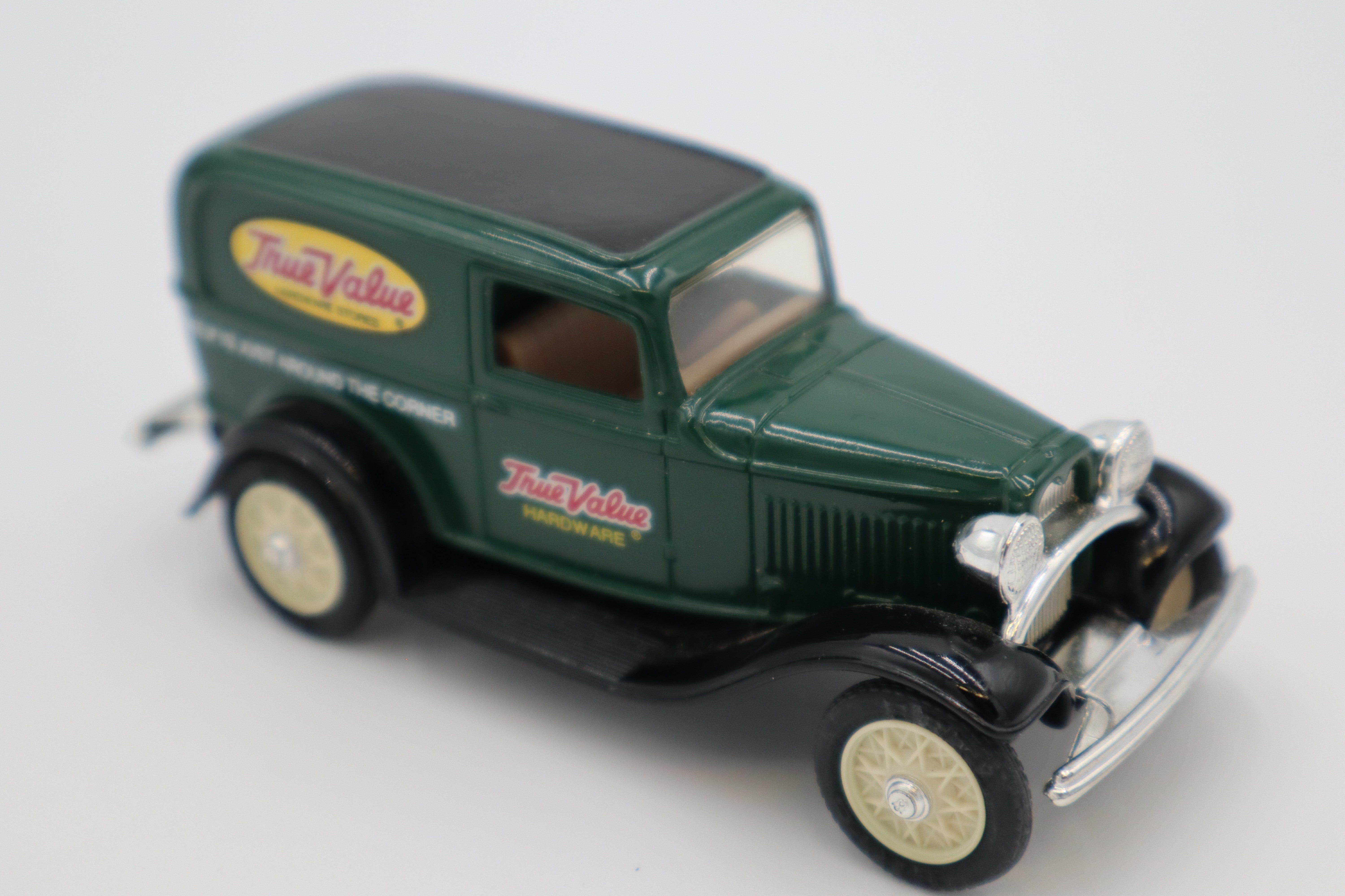 Ertl 1932 Ford Panel Delivery Truck (Green)-True Value-Second hand-M8308