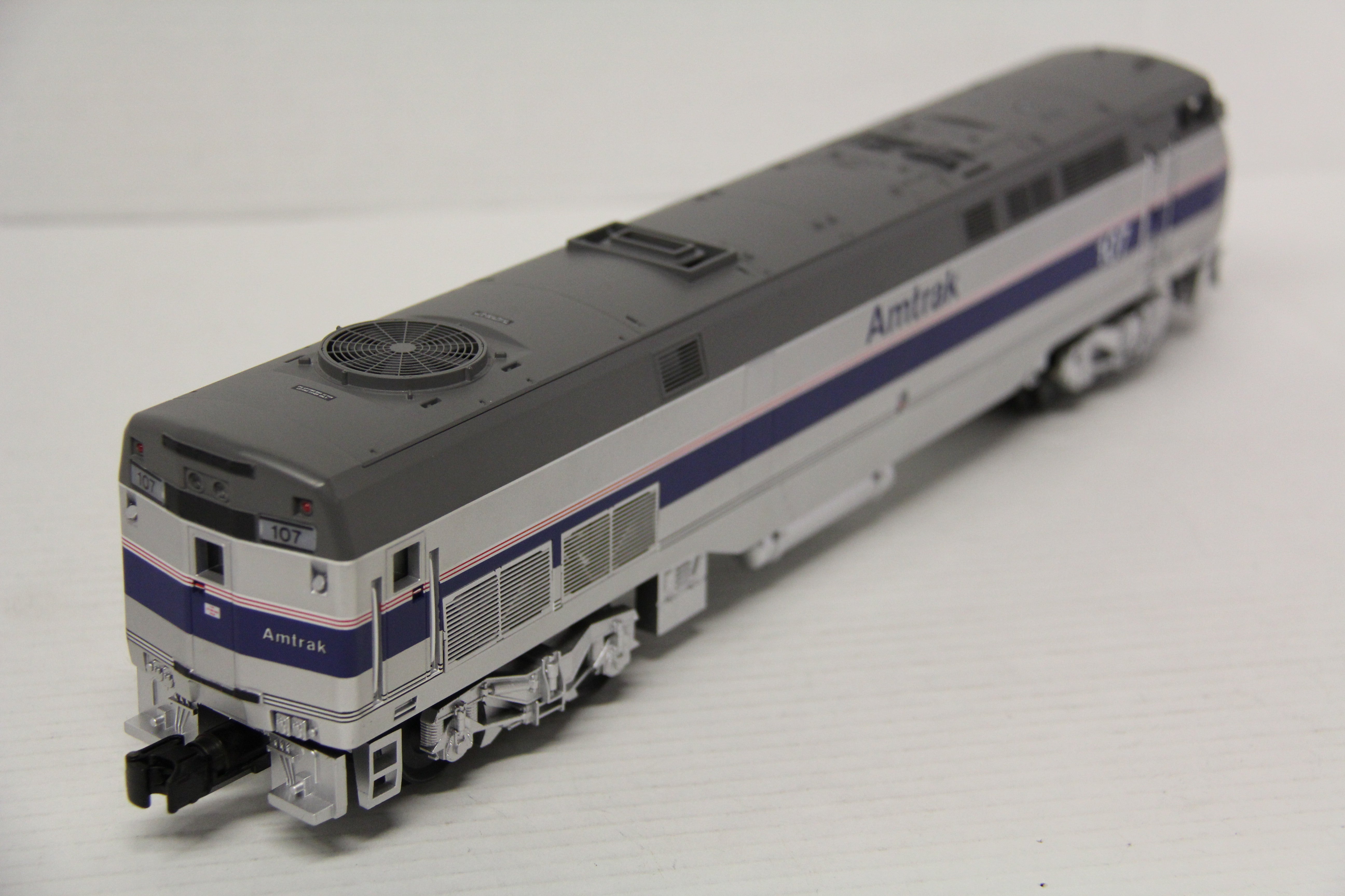 MTH 20-2229-1 Amtrak 5 Stripe #107 Genesis Diesel Engine-Second hand-M3147