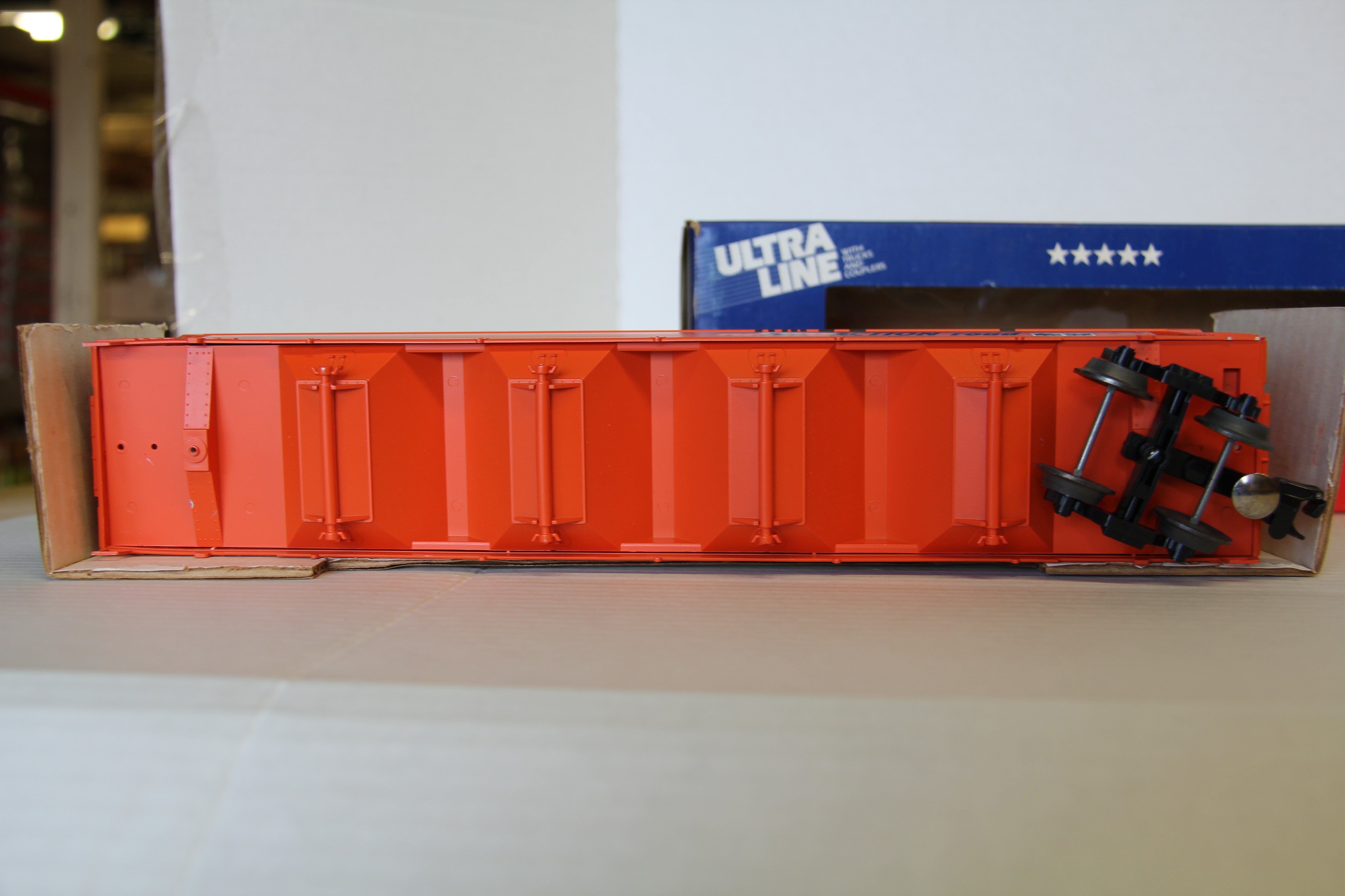 Weaver #2077 Denver & Rio Grande ACF Centerflow Covered Hopper-Second hand-M5972