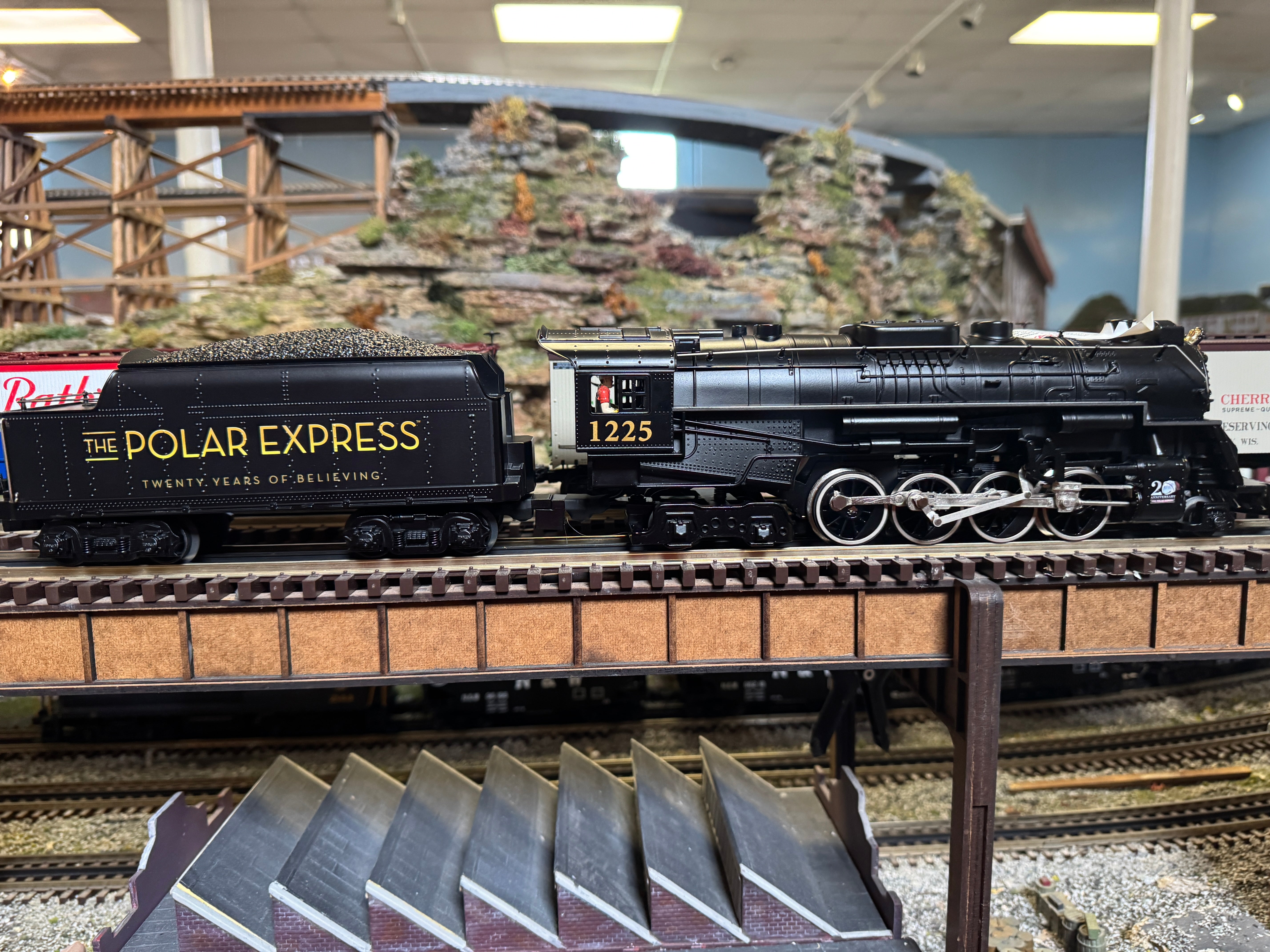 Lionel 2432050 - LionChief+ 2.0 Berkshire Steam Locomotive "The Polar Express" #1225 (20th Anniversary)