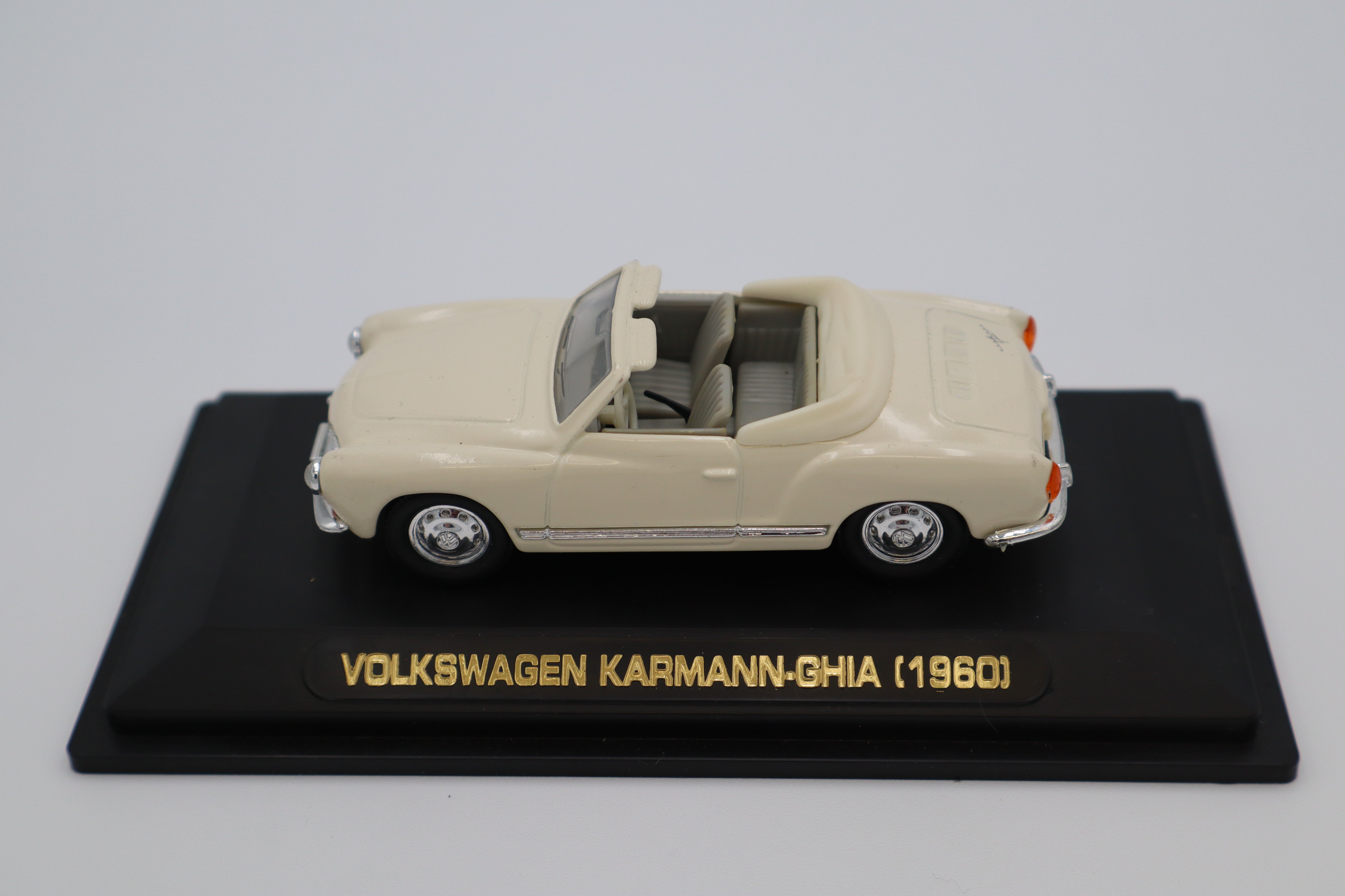 Yatming 1960 Volkswagen Karmann-Ghia (White)-Second hand-M8312