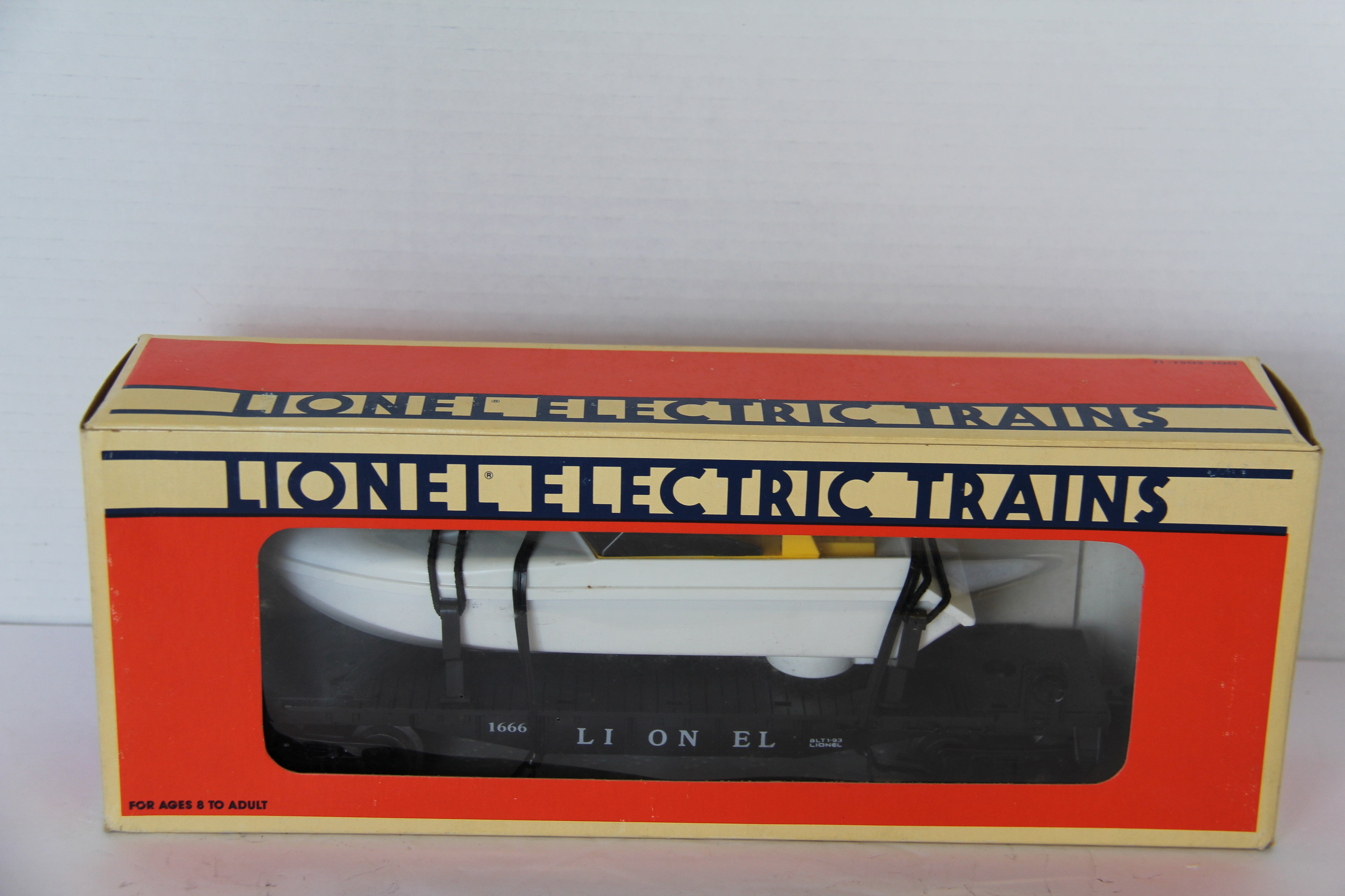 Lionel 6-16661 Lionel Flatcar with Operating Boat-Second hand-M7630