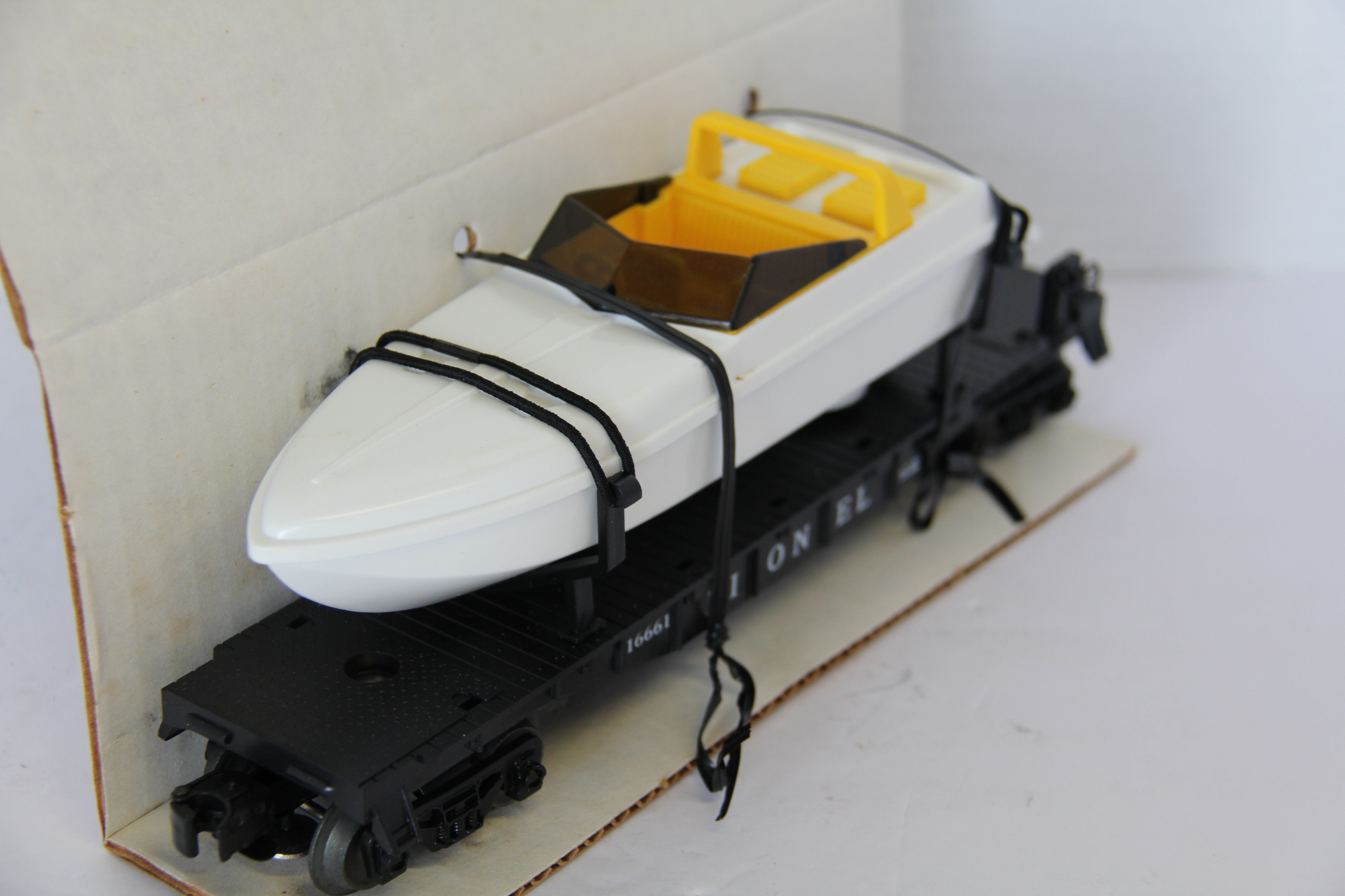 Lionel 6-16661 Lionel Flatcar with Operating Boat-Second hand-M7630