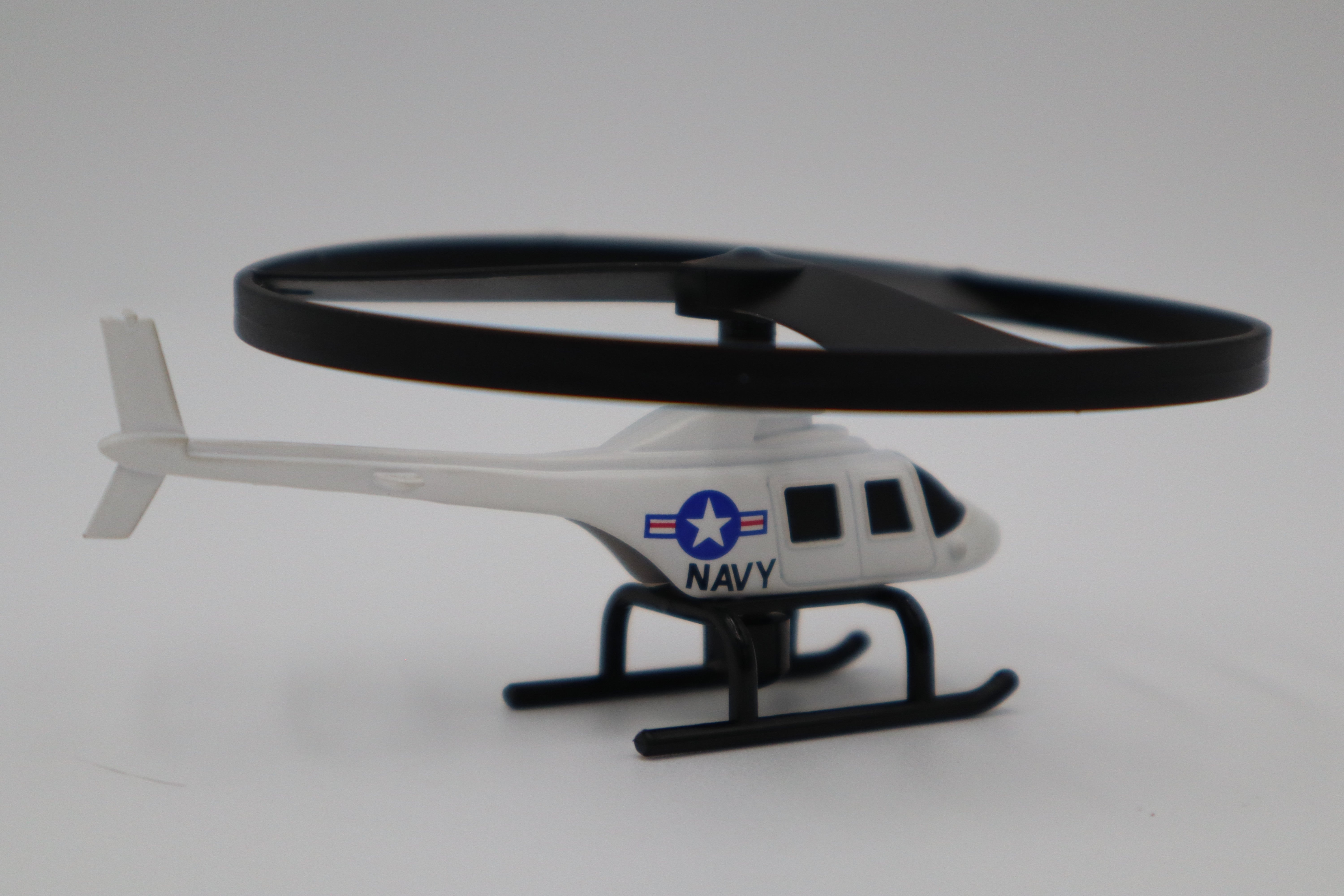 Rail King 30-79339 US Navy Flatcar w/ Operating Helicopter-Second hand-M8318