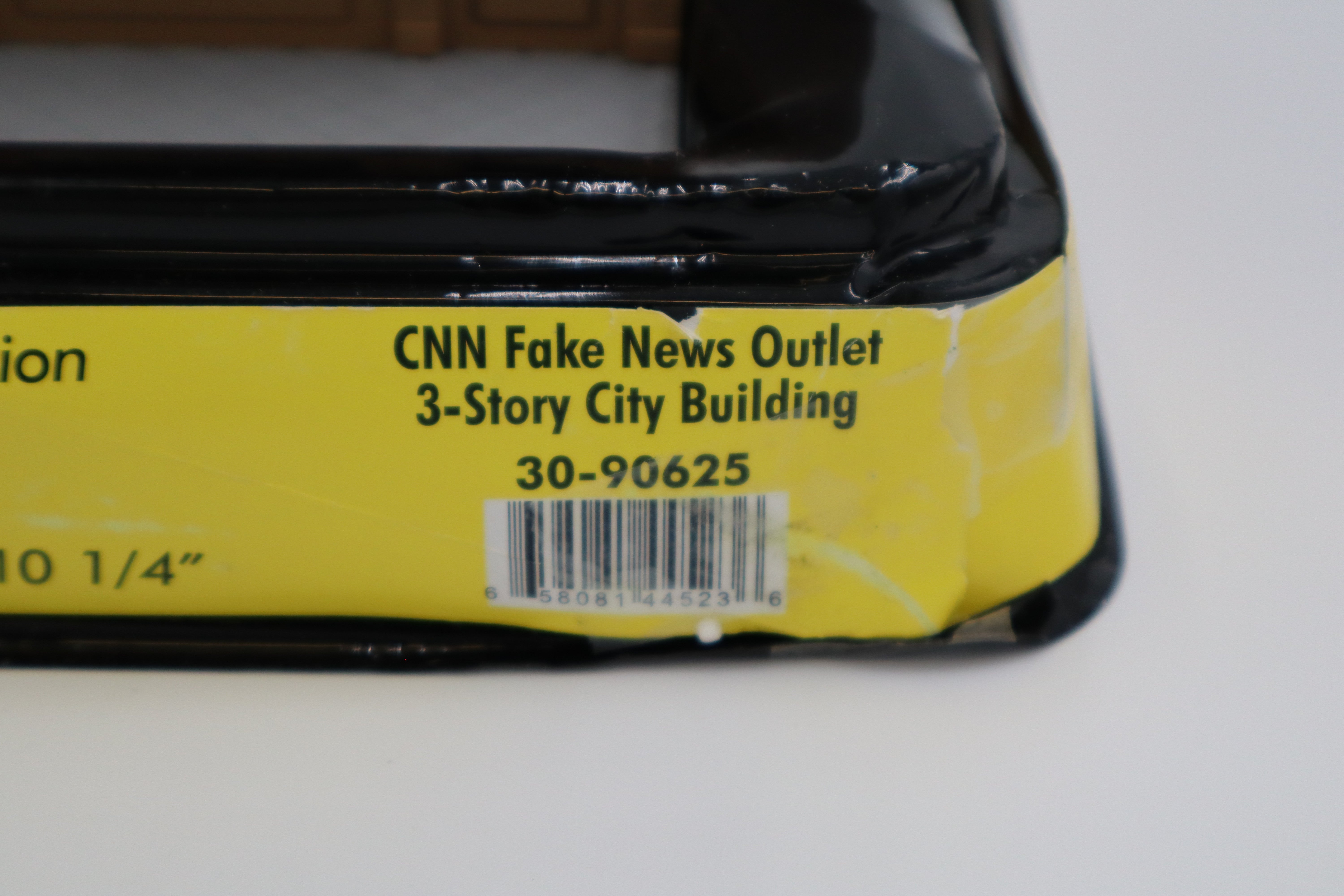 Rail King 30-90625 CNN Fake News Building-Second hand-M8320