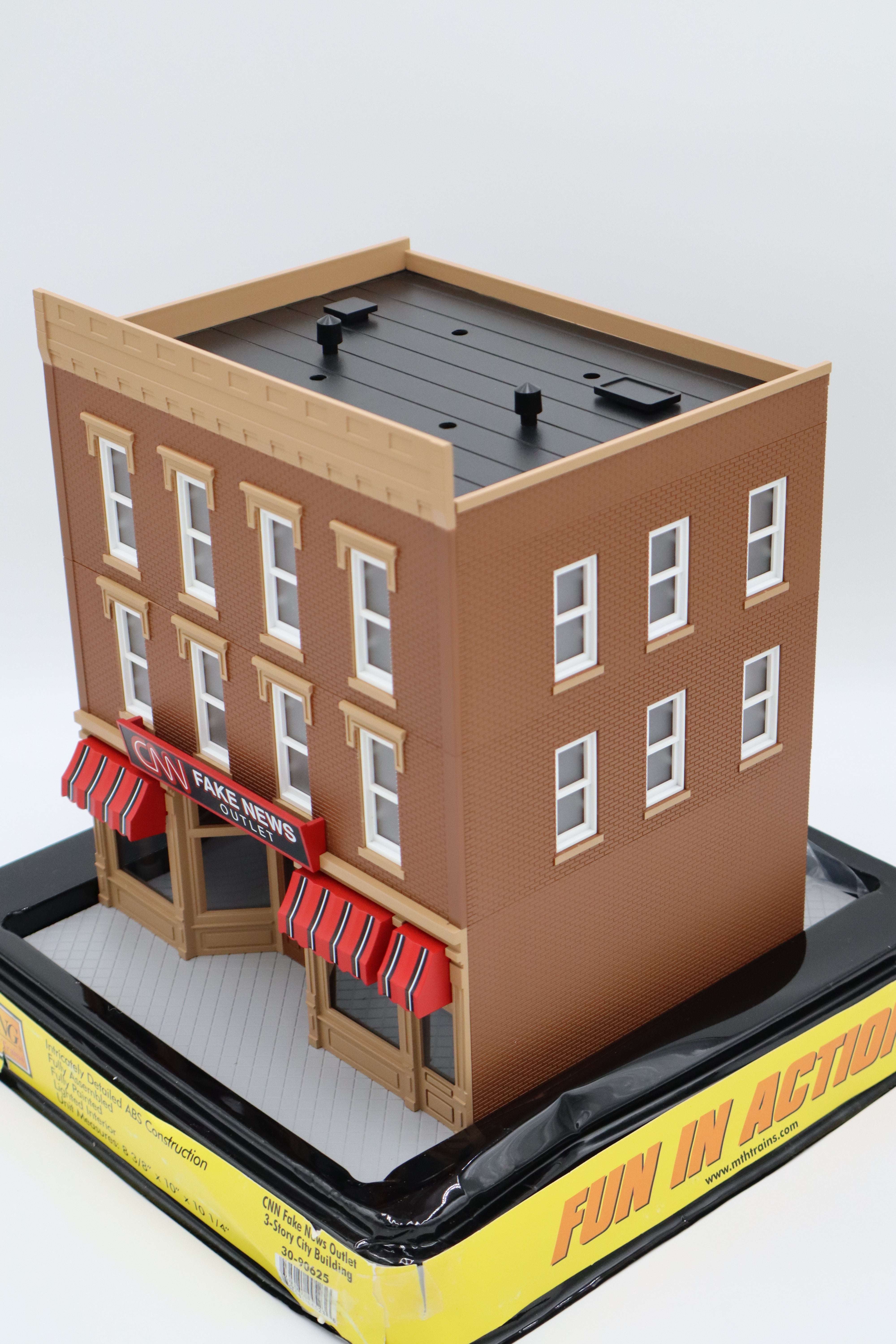 Rail King 30-90625 CNN Fake News Building-Second hand-M8320
