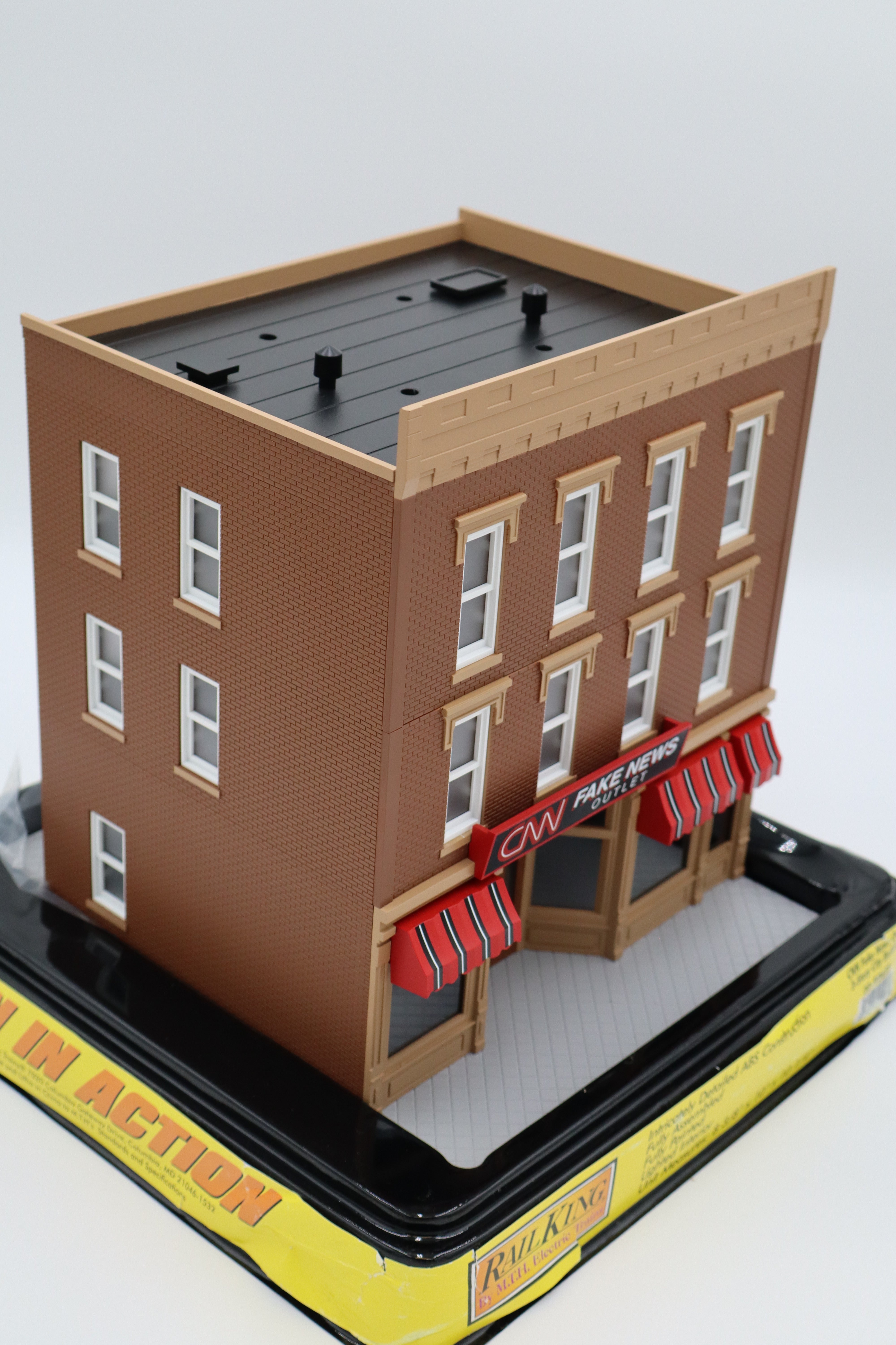 Rail King 30-90625 CNN Fake News Building-Second hand-M8320