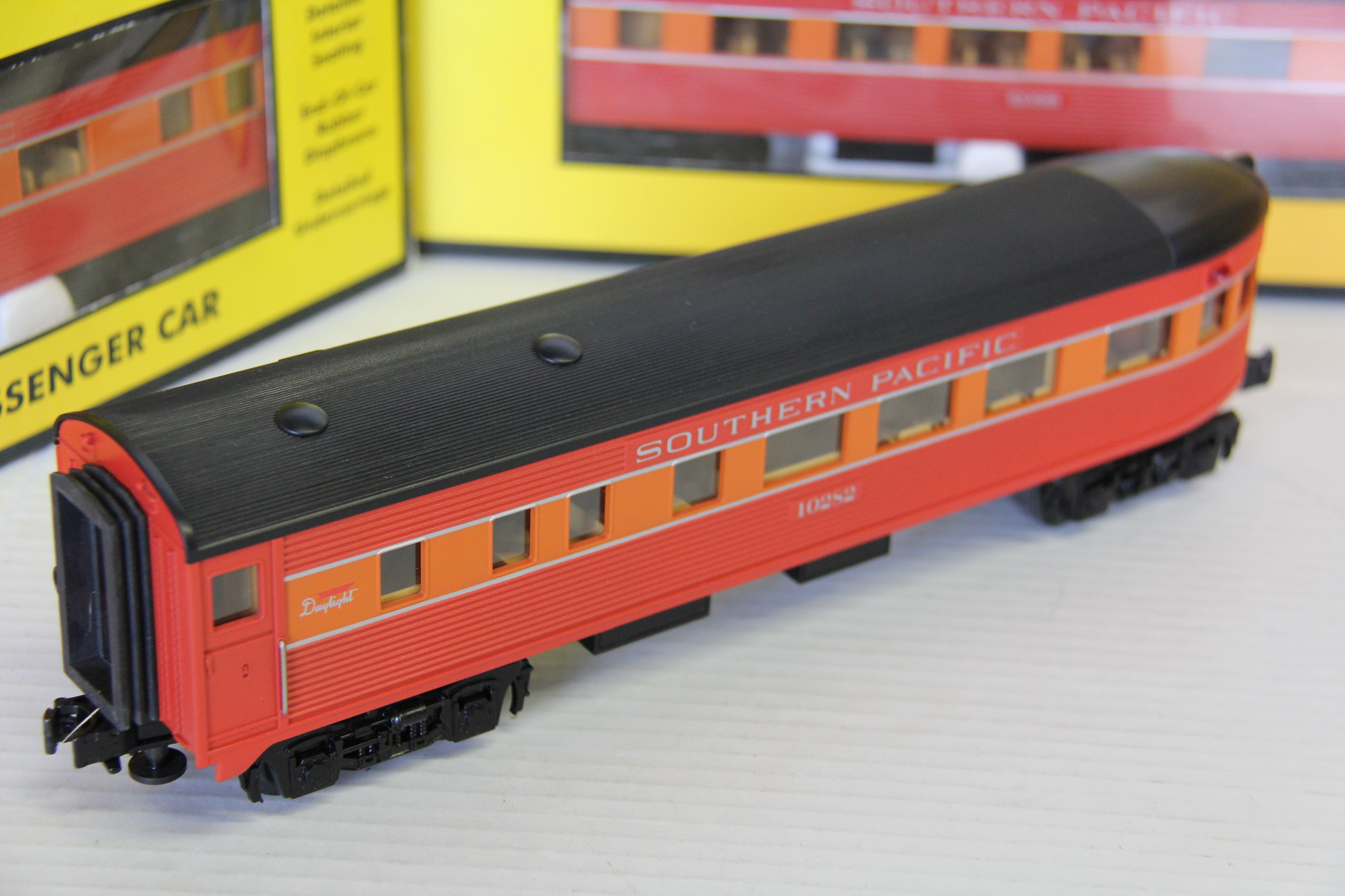 Rail King 30-6060S & 30-6063 Southern Pacific Combine/Diner 6 Car Passenger Set-Second hand-M7239