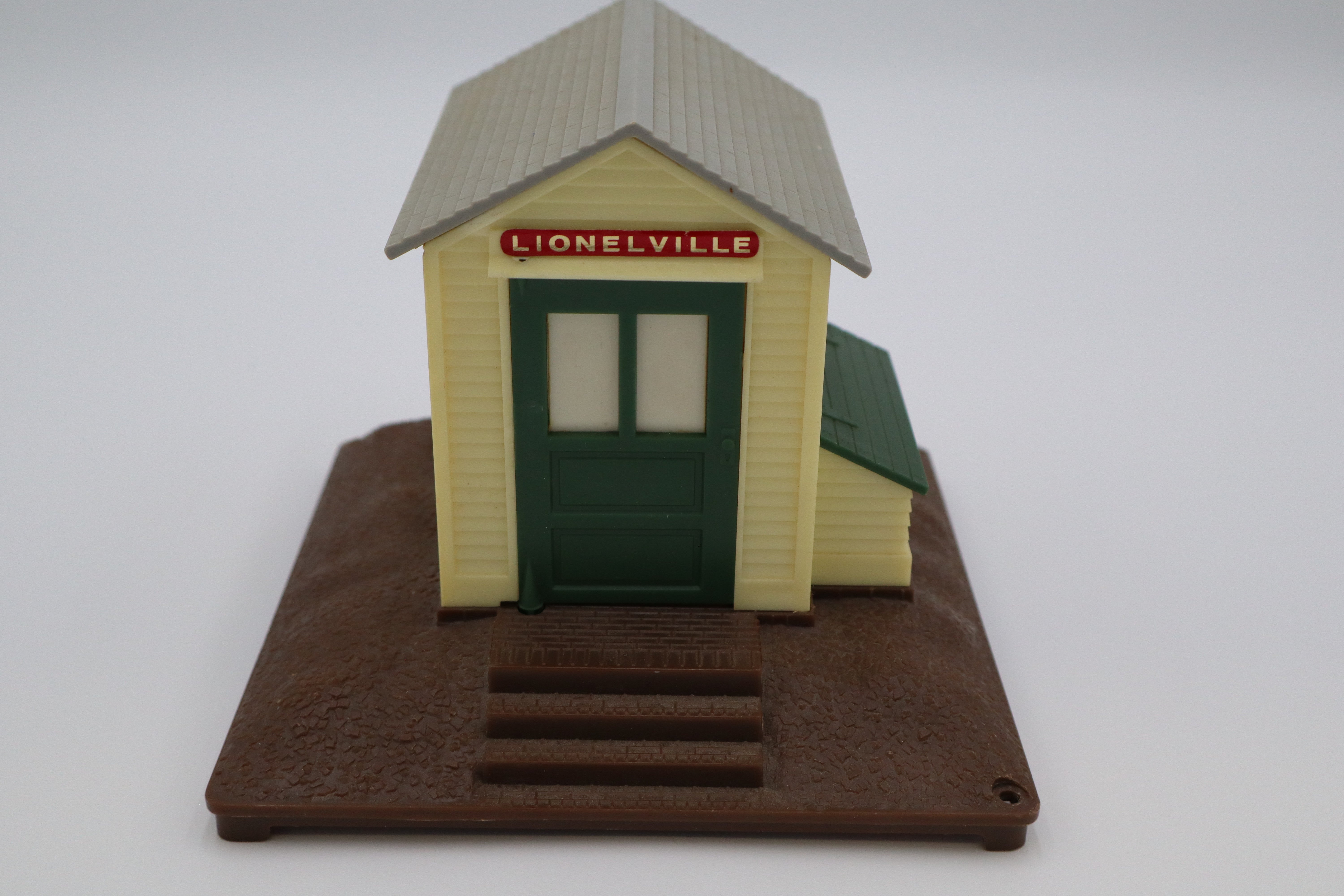Lionelville Whistling Freight Shed-Second hand-M8329