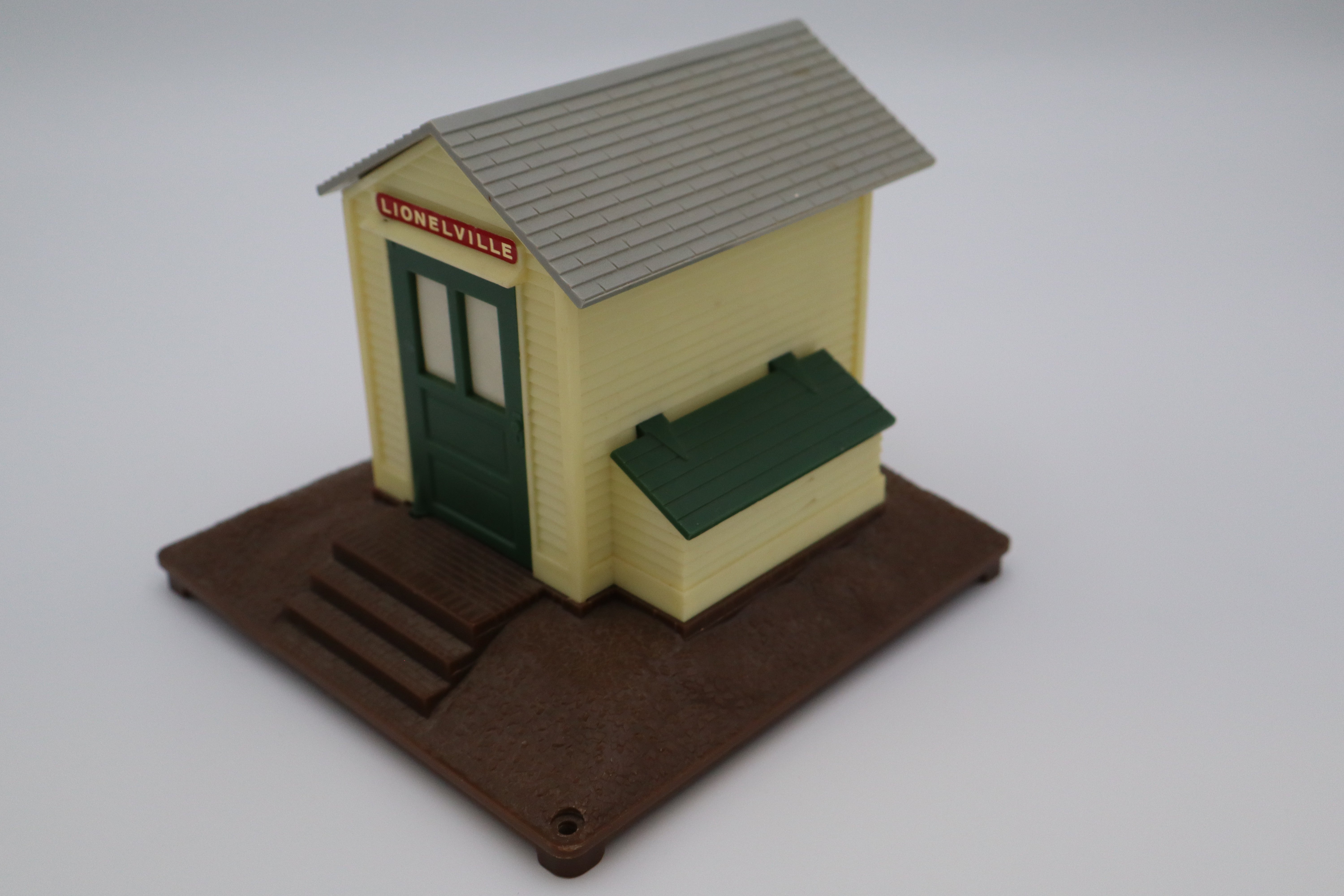 Lionelville Whistling Freight Shed-Second hand-M8329
