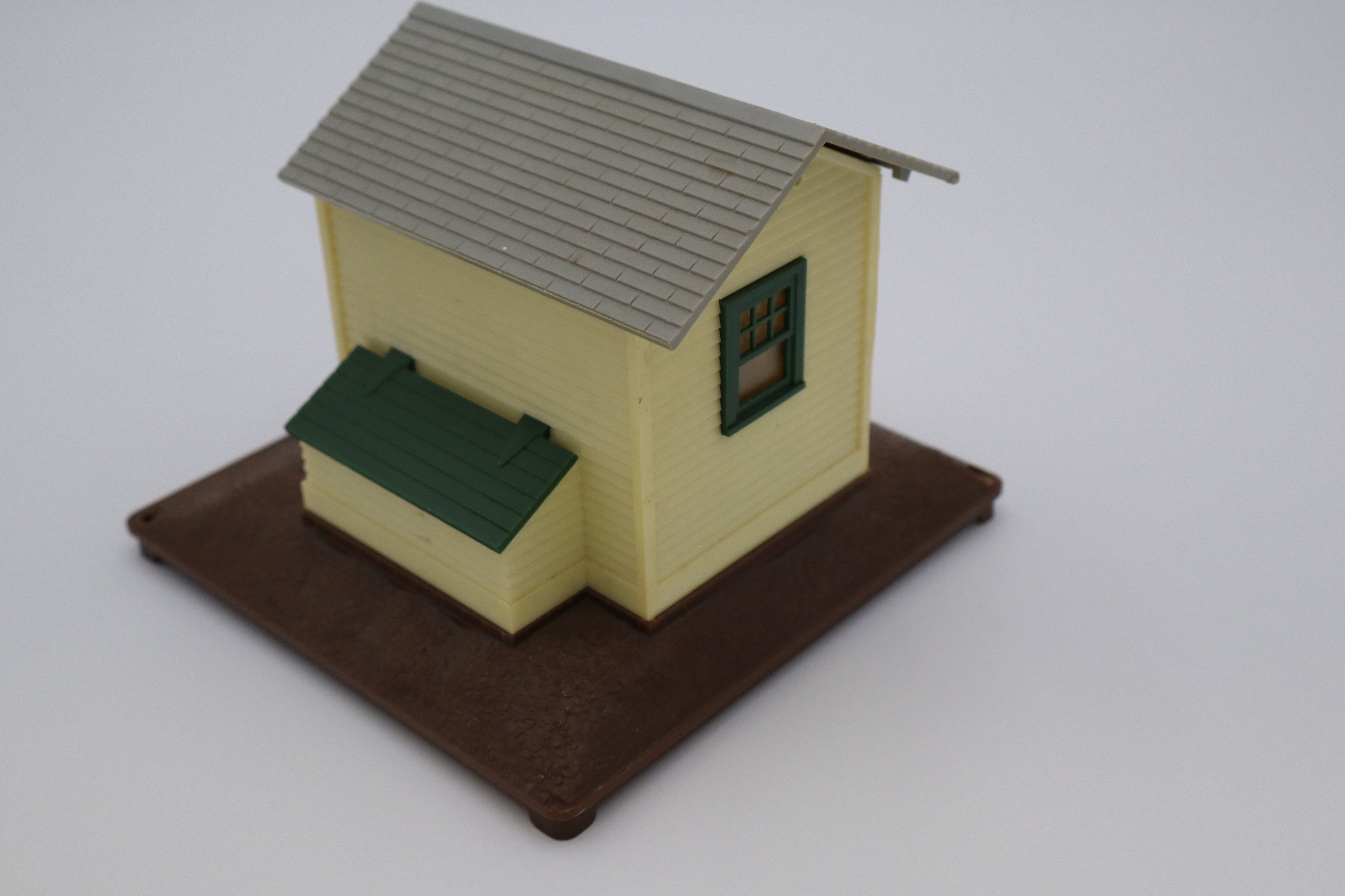 Lionelville Whistling Freight Shed-Second hand-M8329