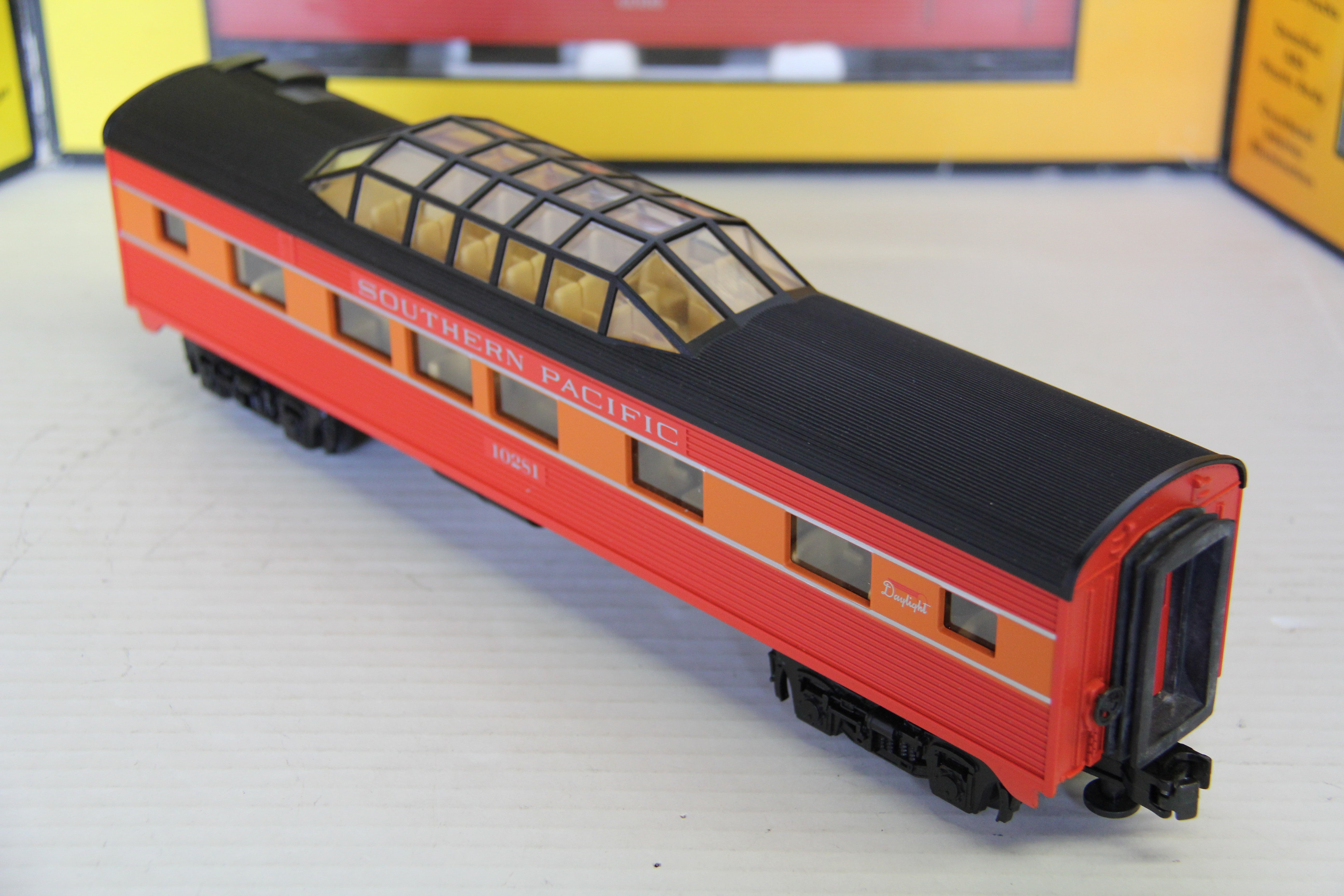 Rail King 30-6060S & 30-6063 Southern Pacific Combine/Diner 6 Car Passenger Set-Second hand-M7239