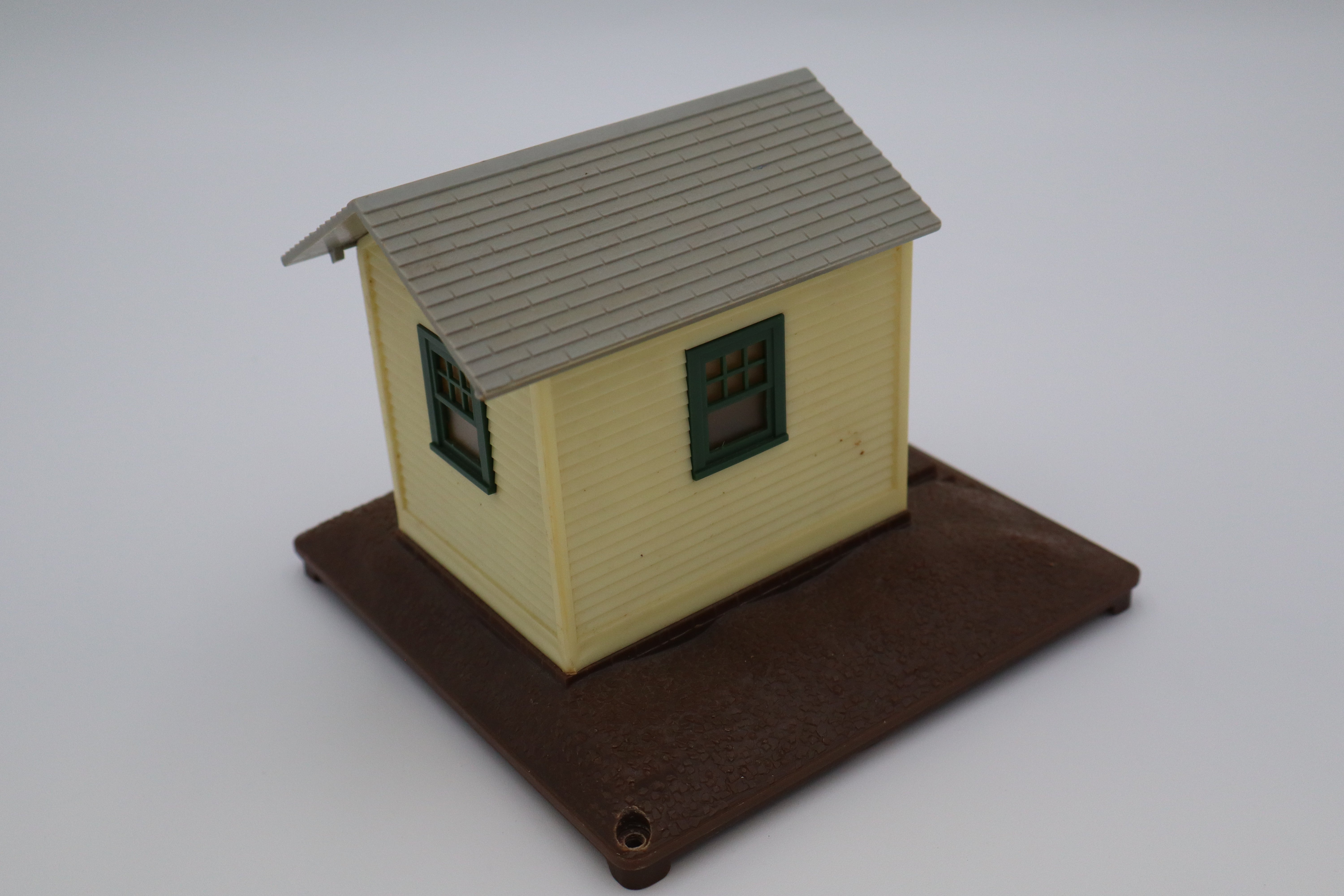 Lionelville Whistling Freight Shed-Second hand-M8329