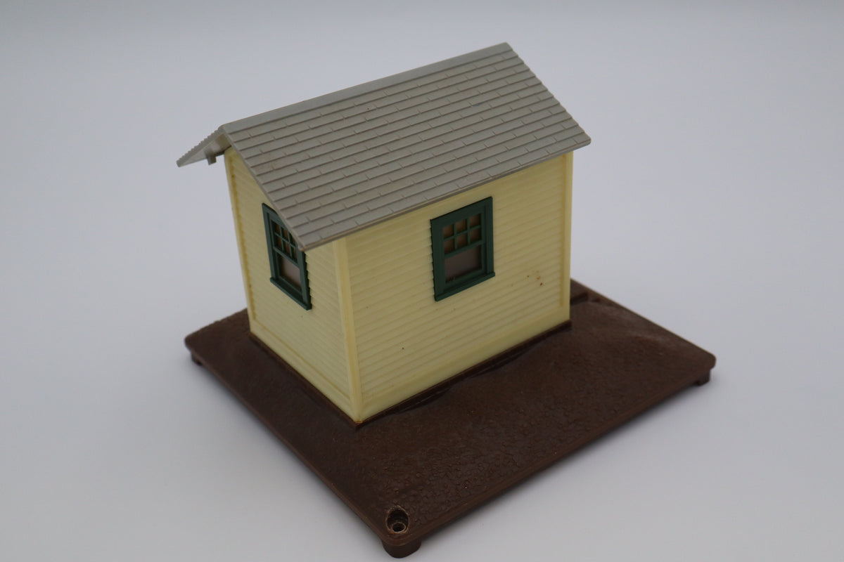 Lionelville Whistling Freight Shed-Second hand-M8329