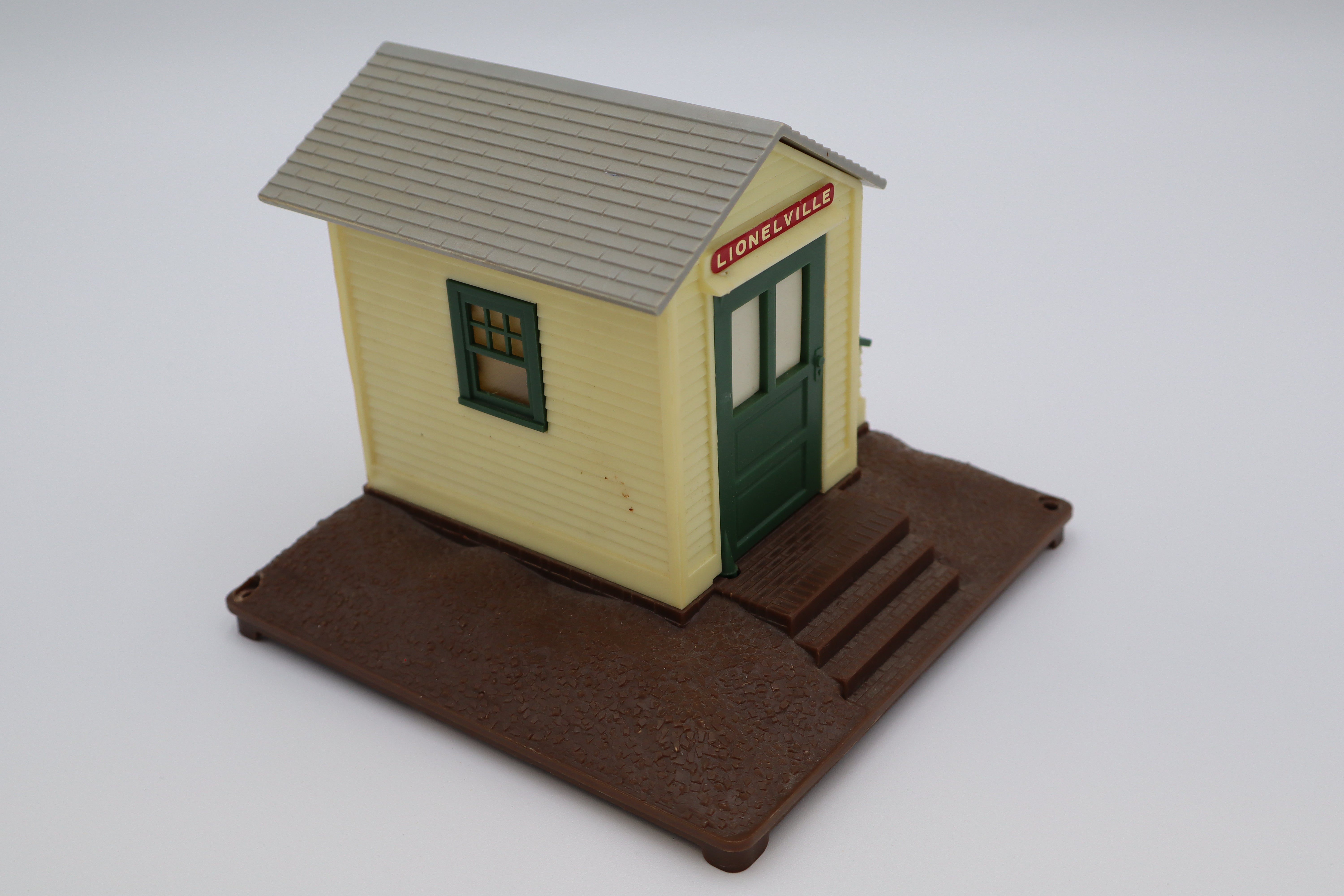 Lionelville Whistling Freight Shed-Second hand-M8329