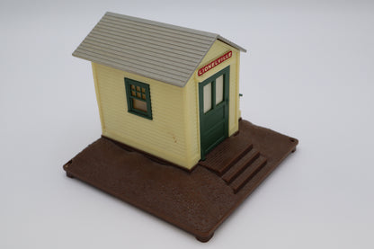 Lionelville Whistling Freight Shed-Second hand-M8329
